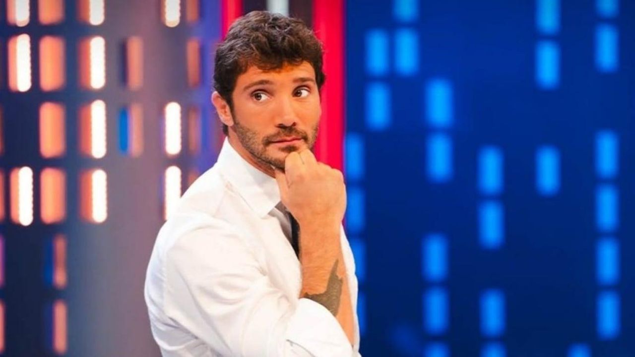 Stefano_De_Martino_torna_a_Mediaset_Lindiscrezione_Fi3YSnlplO - Confidenze24 source:tvzap - Stefano De Martino torna a Mediaset? L’indiscrezione - Stefano De Martino