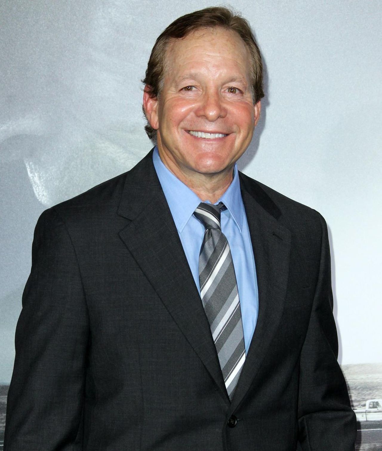 source:celebitchy - Steve Guttenberg, un eroe in azione - Steve Guttenberg aiuta durante l'incendio