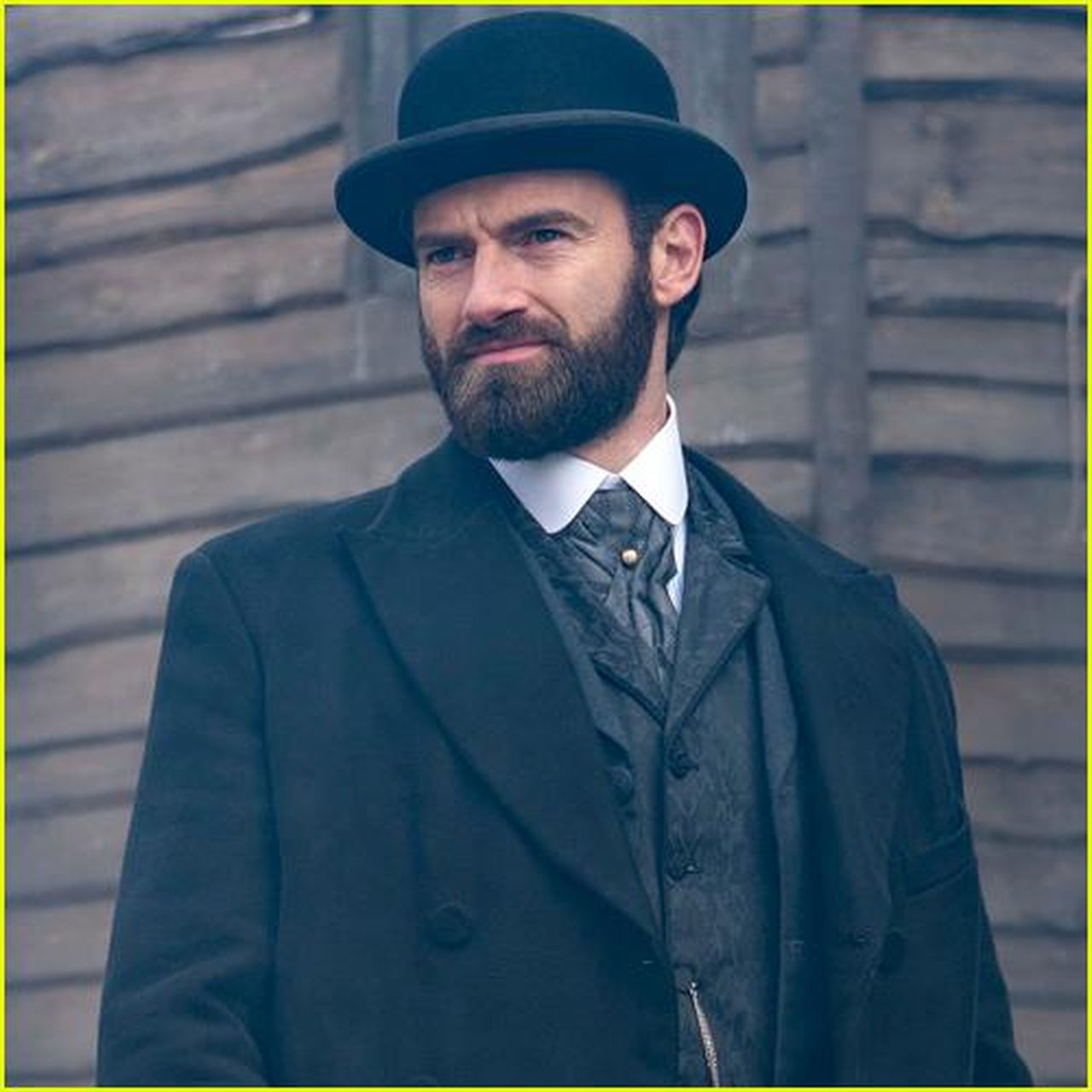 Stuart_Martin_lascia_il_ruolo_di_Duke_Lafb1v0gH5 - Confidenze24 source:justjared - Stuart Martin lascia il ruolo di Duke - Stuart Martin lascia Miss Scarlet e il Duke