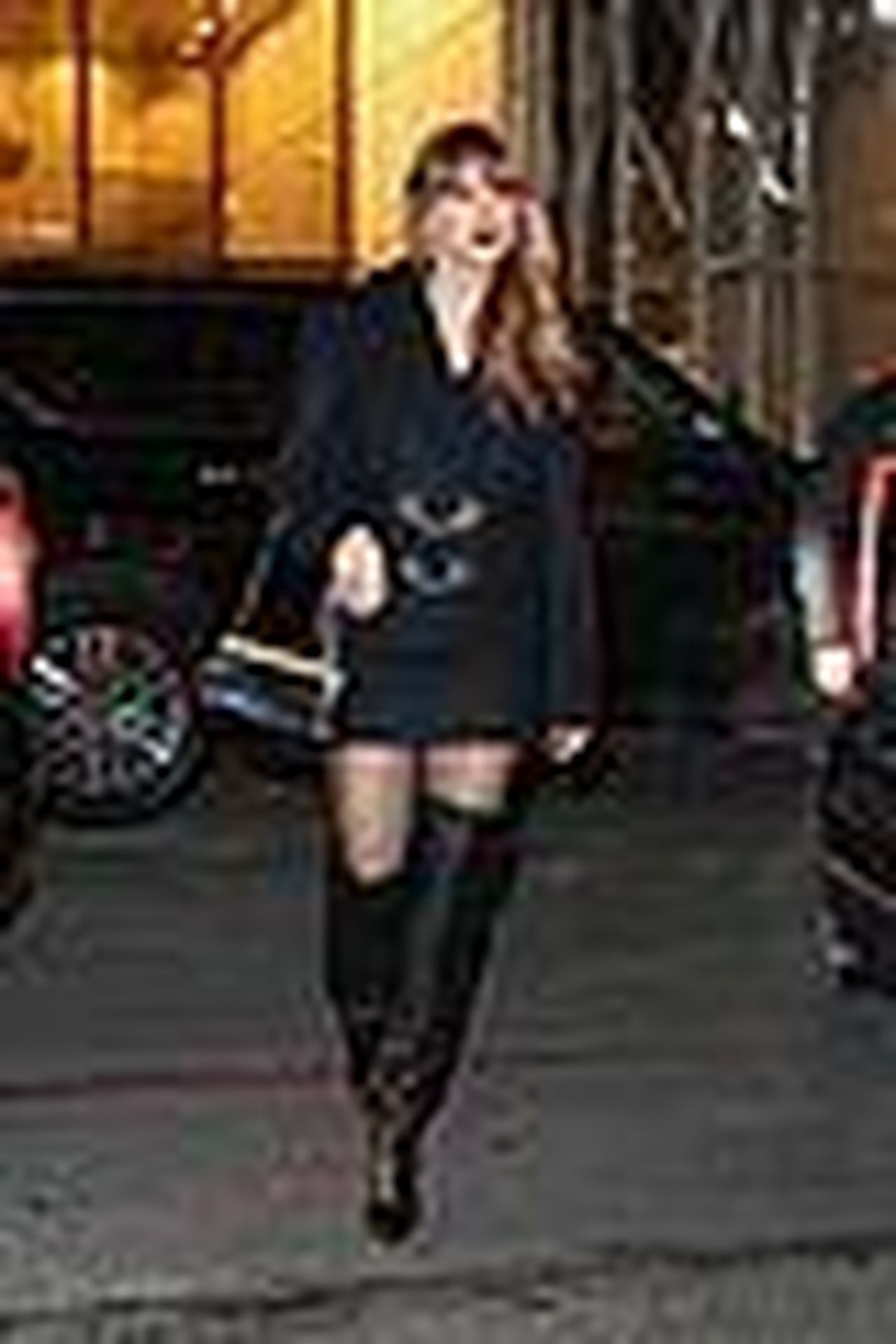 source:justjared - Taylor Swift e la cena a Nobu con i genitori - Taylor Swift a cena con i genitori 01