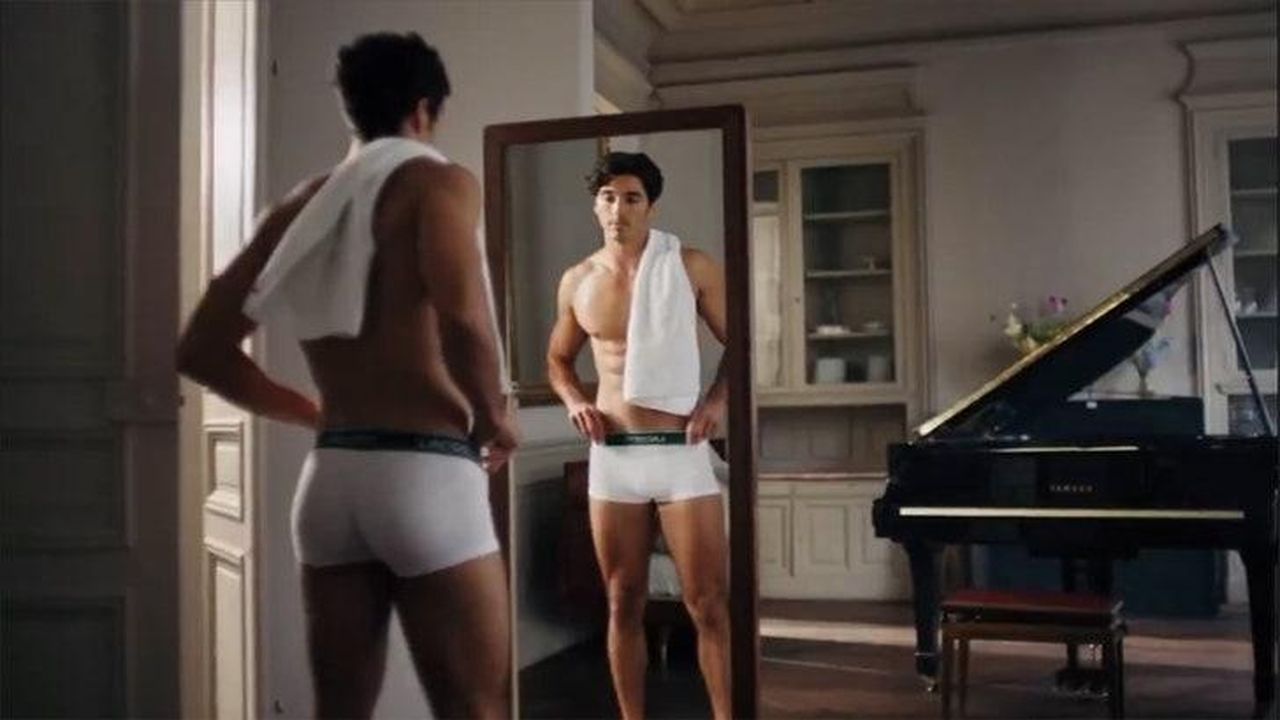 Taylor_Zakhar_Perez_Un_Debutto_Incredibile_LPmFgZo26L - Confidenze24 source:allcelebrities - Taylor Zakhar Perez: Un Debutto Incredibile - Taylor Zakhar Perez in una campagna Lacoste