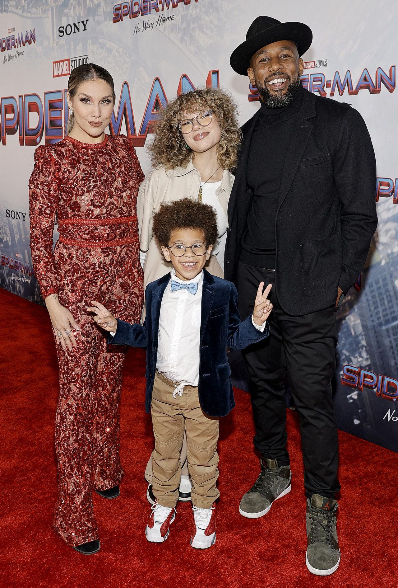 Tensioni_Familiari_al_Funerale_di_tWitch_QOtBDSYcB6 - Confidenze24 source:usmagazine - Tensioni Familiari al Funerale di tWitch - Allison Holker, Weslie Fowler, Maddox Laurel Boss, e Stephen 'tWitch' Boss