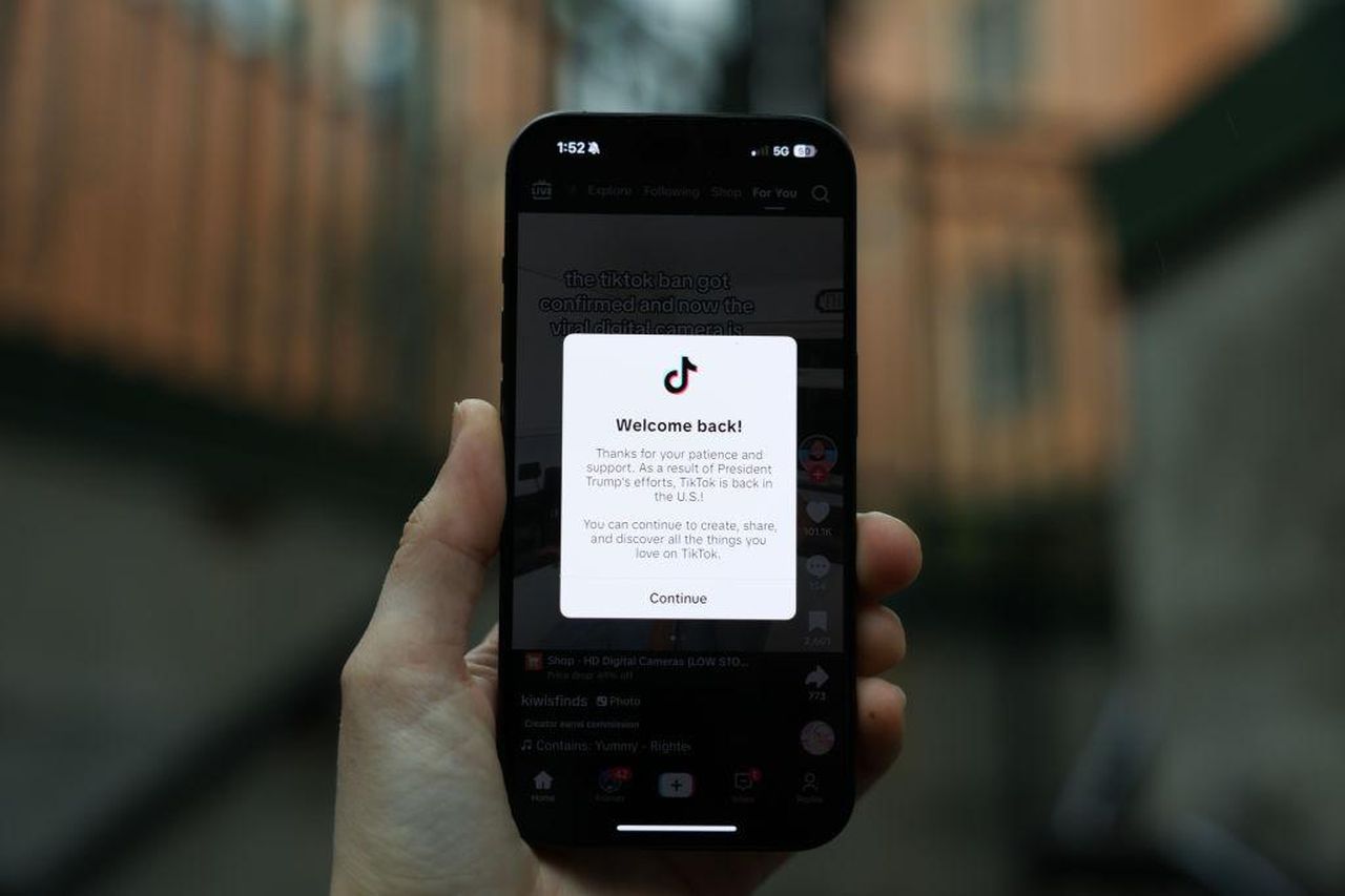 TikTok__Tornato_Gli_Utenti_Festeggiano_1Qpd4d5wxD - Confidenze24 source:bossip - TikTok È Tornato: Gli Utenti Festeggiano - App di Social Media Estremamente Popolare TikTok Non Disponibile Per Gli Utenti Statunitensi