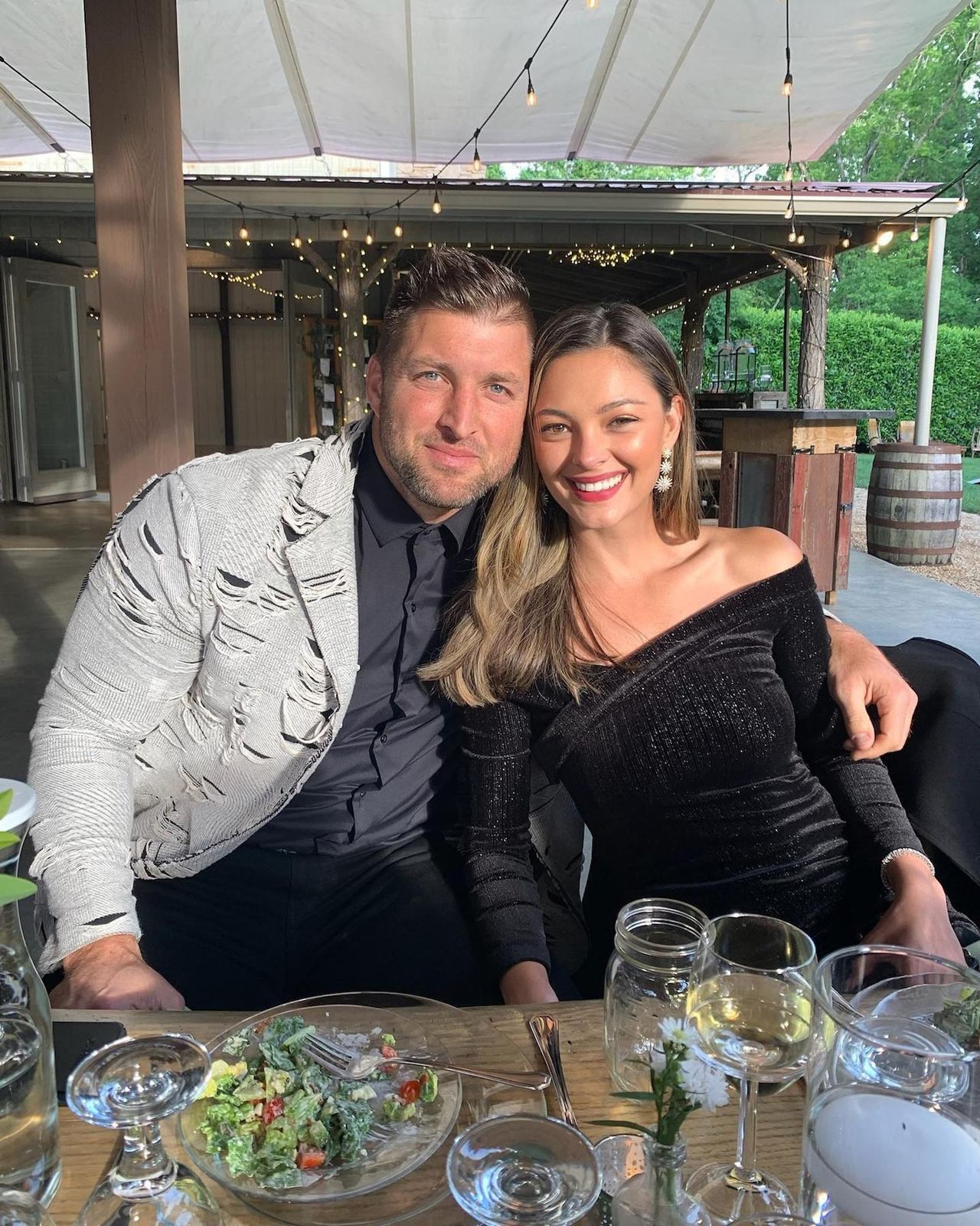 Tim_Tebow_e_DemiLeigh_Tebow_OjAoanU9ue - Confidenze24 source:usmagazine - Tim Tebow e Demi-Leigh Tebow - Tim Tebow e Demi-Leigh Tebow