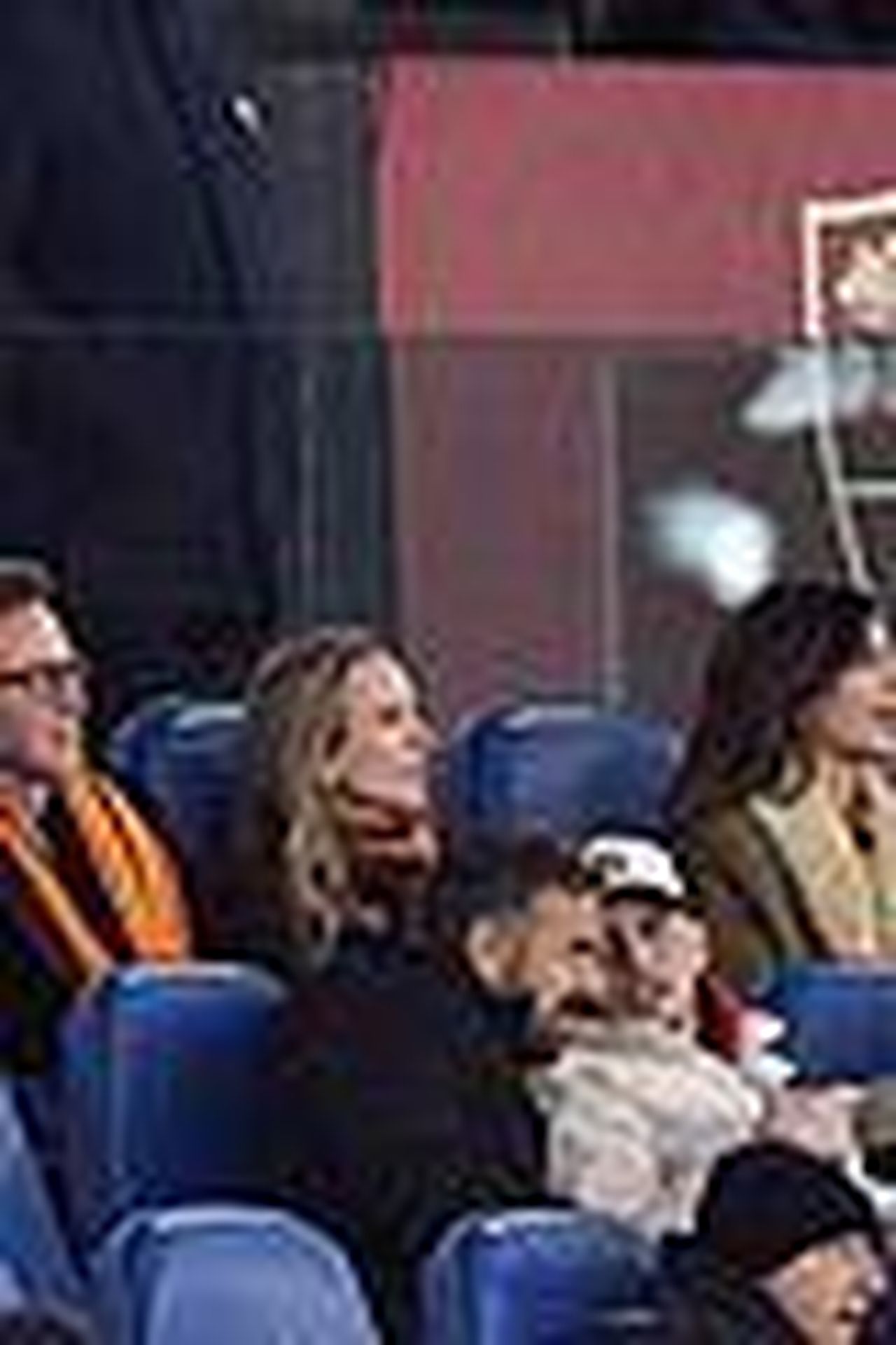 Timothe_Chalamet_e_la_partita_Roma_vs_Genoa_rELYNkyhHL - Confidenze24 source:justjared - Timothée Chalamet e la partita Roma vs. Genoa - Timothée Chalamet alla partita di calcio a Roma 06