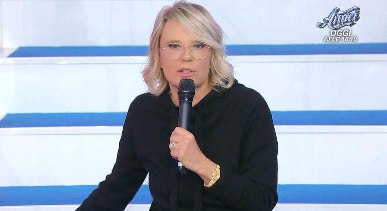 Tina_Cipollari_si__scagliata_contro_Gianluca_iminI46g8H - Confidenze24 source:lanostratv - Tina Cipollari si è scagliata contro Gianluca - Maria De Filippi il 15 gennaio