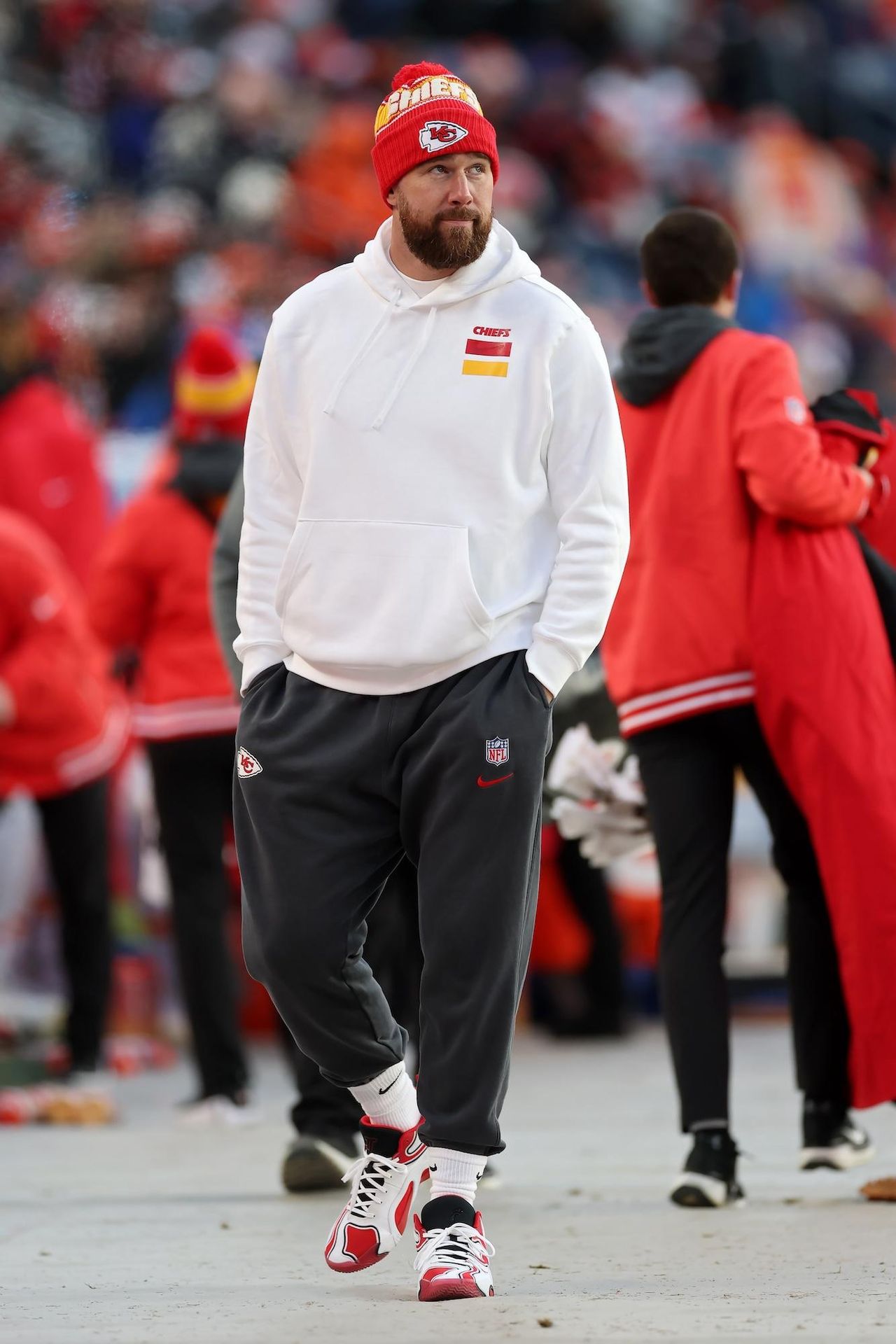 Travis_Kelce_parla_del_suo_ruolo_in_Happy_Gilmore_2_g3q7V3dJXl - Confidenze24 source:usmagazine - Travis Kelce parla del suo ruolo in 'Happy Gilmore 2' - Travis Kelce dice che girare 'Happy Gilmore 2' è stato un 'carico pesante' di lavoro
