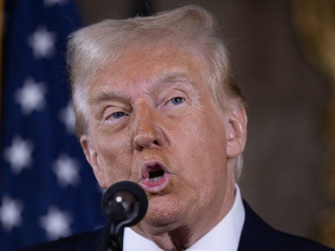 Trump_Attacca_Seth_Meyers_e_Comcast_KhtOheea75 - Confidenze24 source:thehollywoodgossip - Trump Attacca Seth Meyers e Comcast - Donald Trump prende di mira Seth Meyers