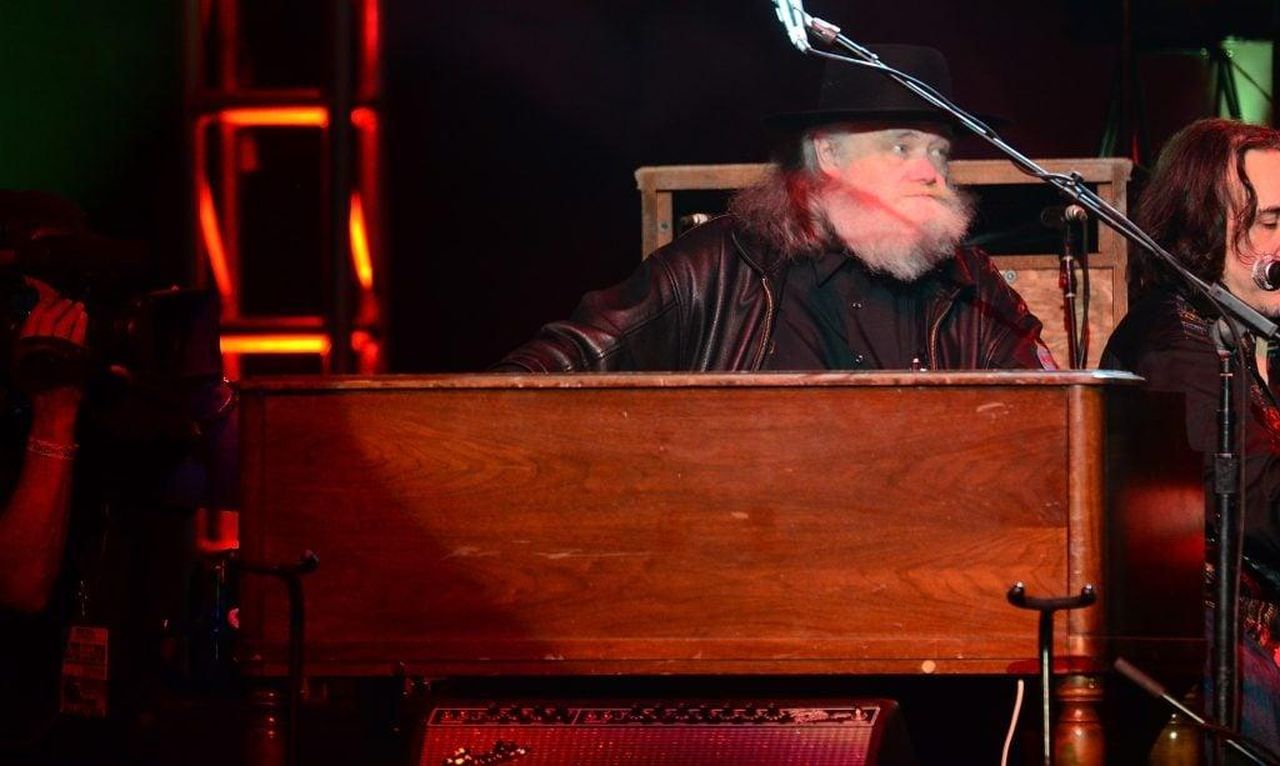 Un_Eredit_Imponente_GUt8a3LhDc - Confidenze24 source:thehollywoodgossip - Un Eredità Imponente - Garth Hudson durante il Concerto di Beneficenza Love For Levon
