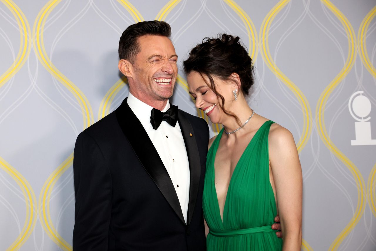 Un_Incontro_Inaspettato_2YLHZyhHNt - Confidenze24 source:closerweekly - Un Incontro Inaspettato - Hugh Jackman e Sutton Foster al ristorante
