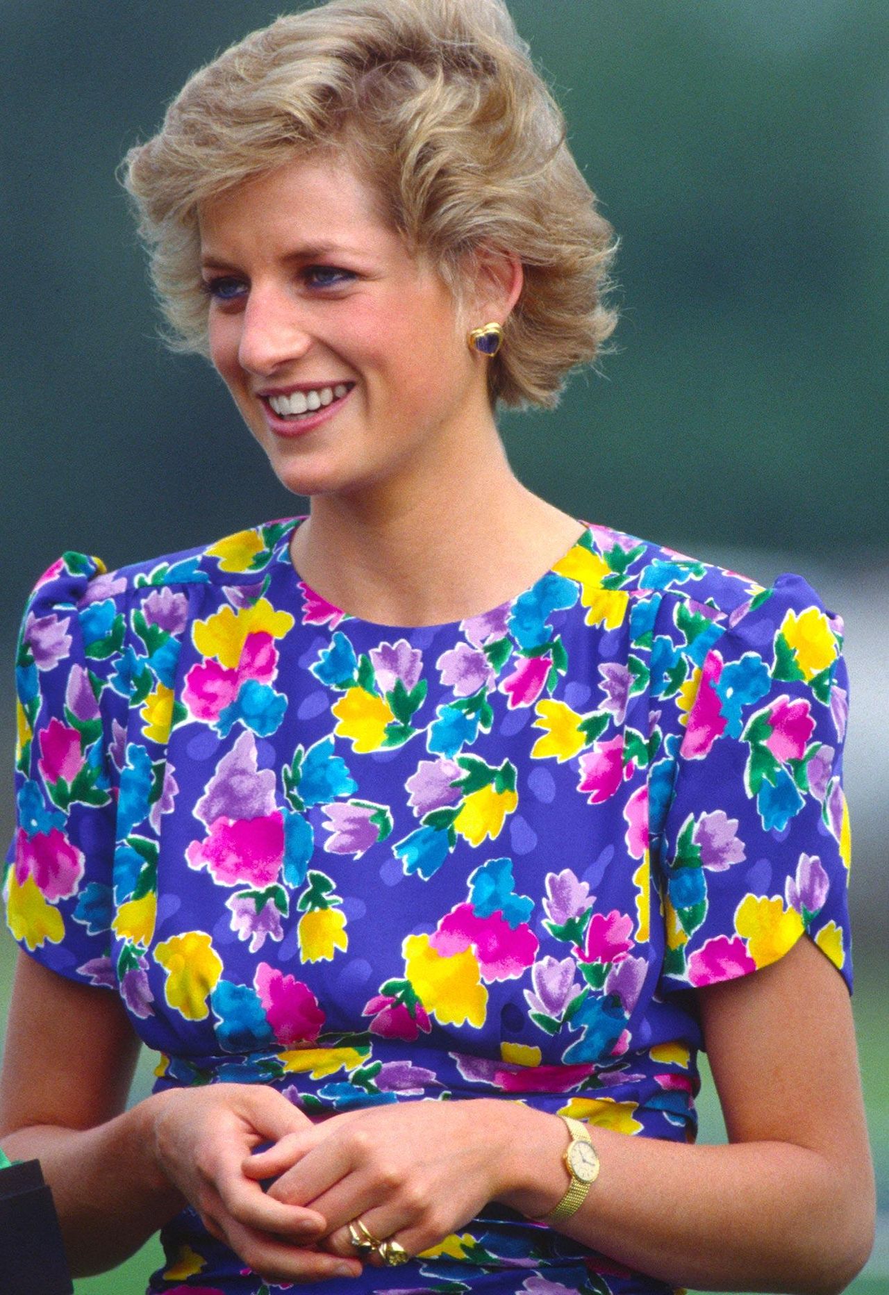 Un_Messaggio_di_Resilienza_eh6x70jS5y - Confidenze24 source:usmagazine - Un Messaggio di Resilienza - Princess Diana con il suo anello Cartier