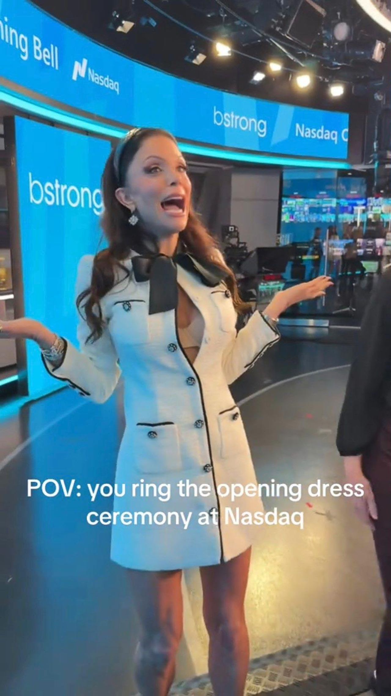 Un_Passato_di_Malfunzionamenti_o6R8PilDoq - Confidenze24 source:usmagazine - Un Passato di Malfunzionamenti - Bethenny Frankel durante un altro malfunzionamento del vestito