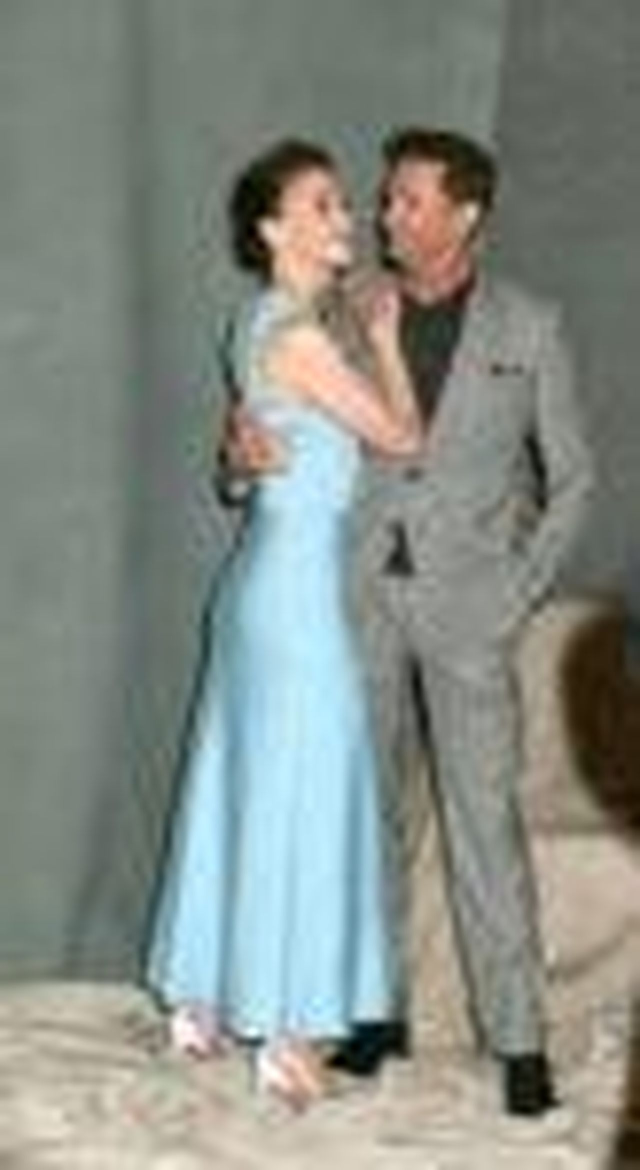 Un_amore_che_sboccia_dopo_anni_di_amicizia_9nWnpeg2VG - Confidenze24 source:celebitchy - Un amore che sboccia dopo anni di amicizia - Hugh Jackman e Sutton Foster sorridenti
