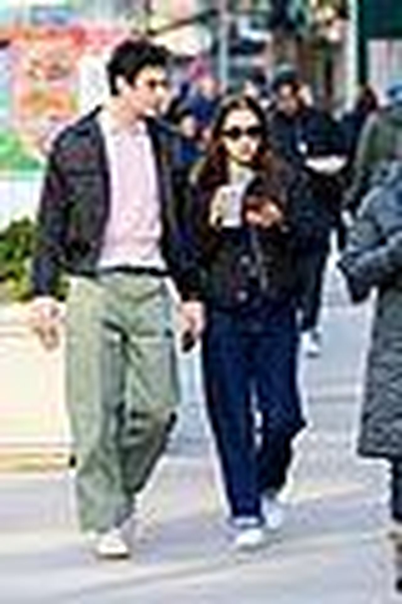 Un_caff_a_New_York_yzlgOEECDA - Confidenze24 source:justjared - Un caffè a New York - Olivia Rodrigo e Louis Partridge durante un caffè a New York