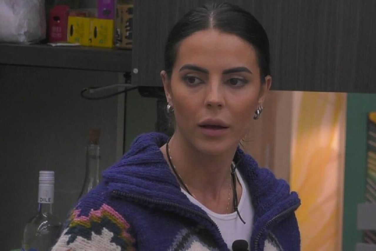 source:quilink - Un cambiamento sospetto: Shaila si confida con gli amici - Shaila Gatta si confida con gli amici