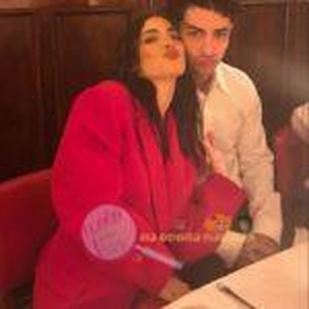 source:il vicolo delle news - Un gesto significativo al compleanno - Giulia e Tony al compleanno