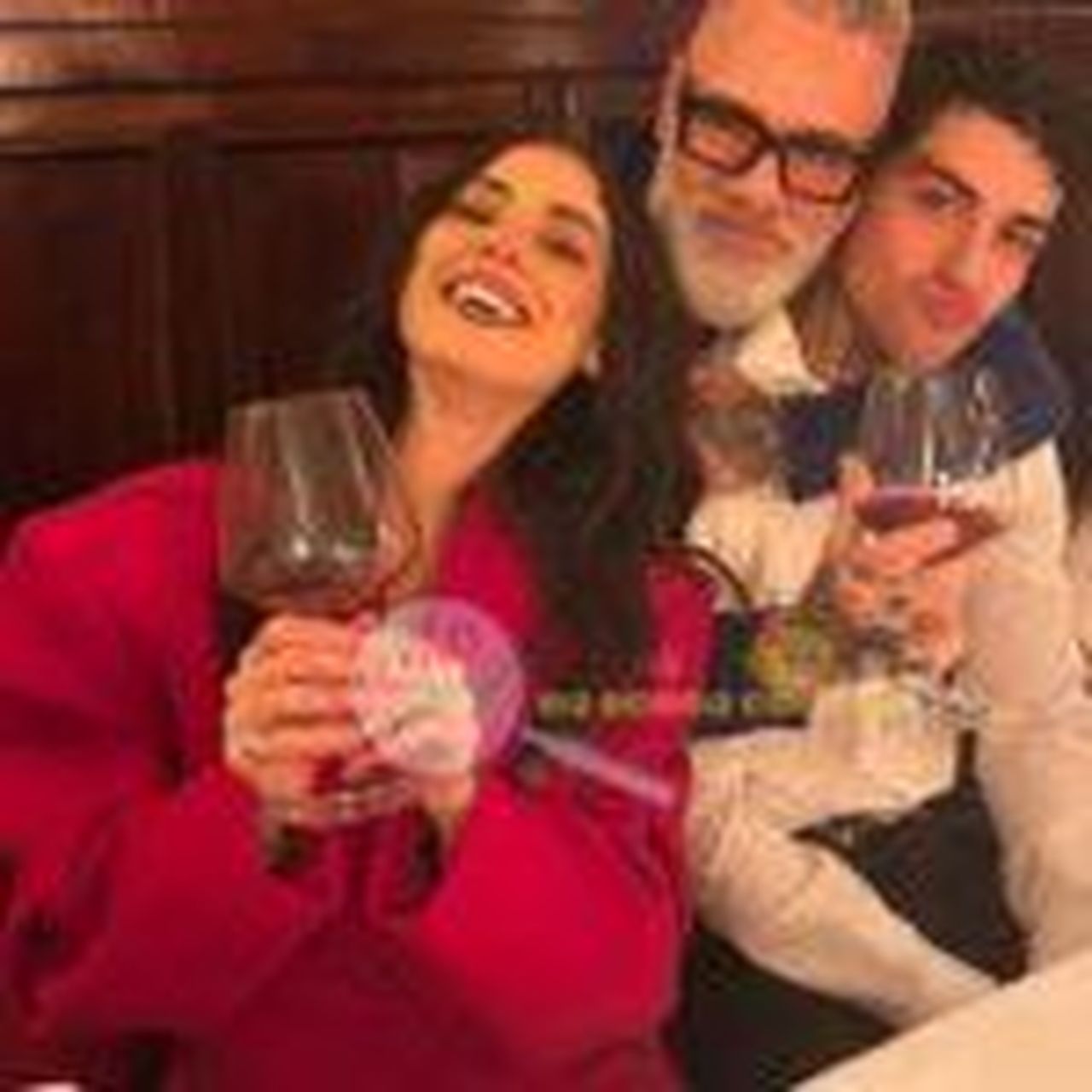 source:il vicolo delle news - Un gesto significativo al compleanno - Giulia e Tony al compleanno