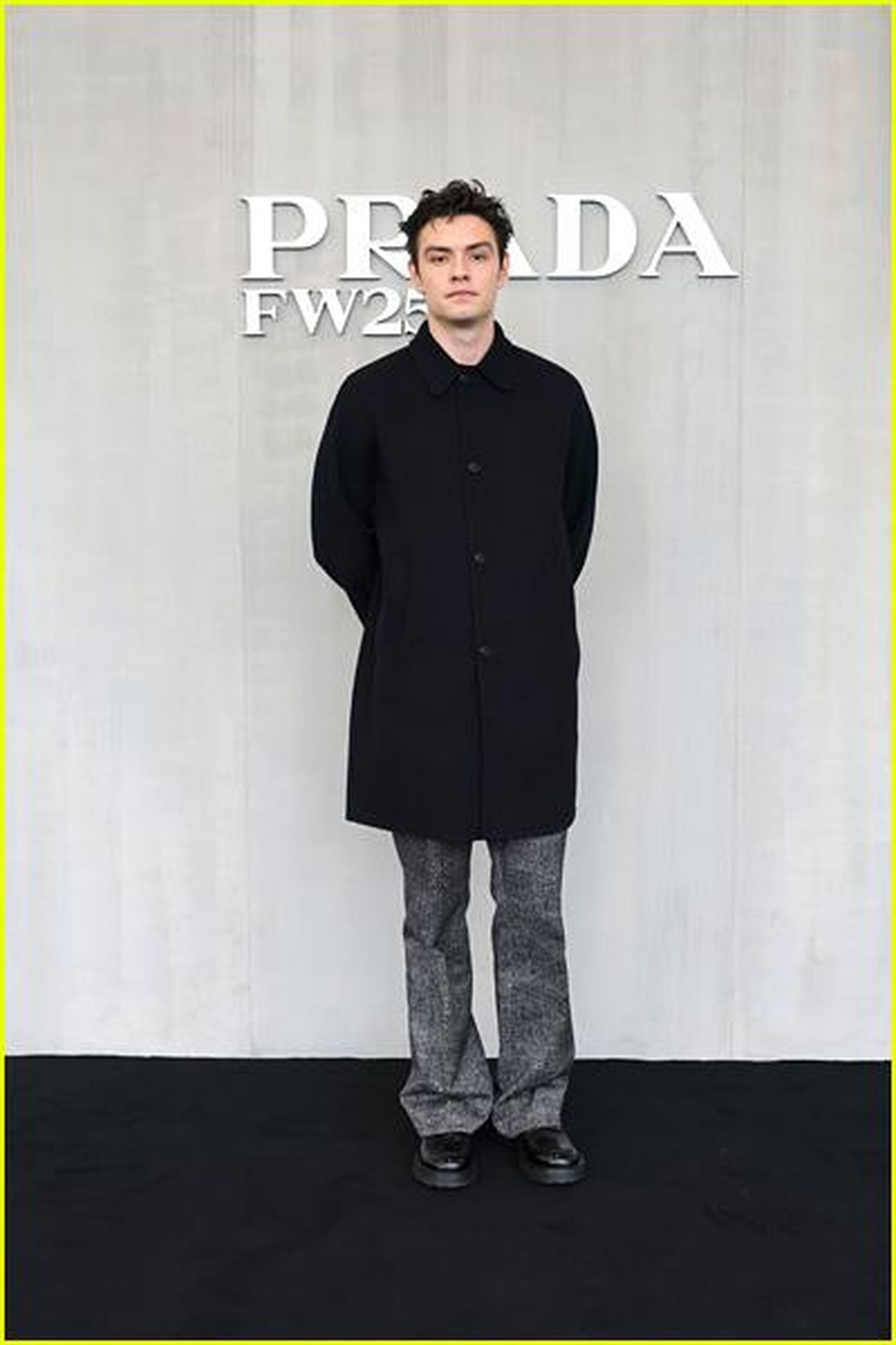 Un_incontro_tra_stelle_Marvel_a_Milano_E67RzacNmy - Confidenze24 source:justjared - Un incontro tra stelle Marvel a Milano - Louis Partridge alla sfilata Prada