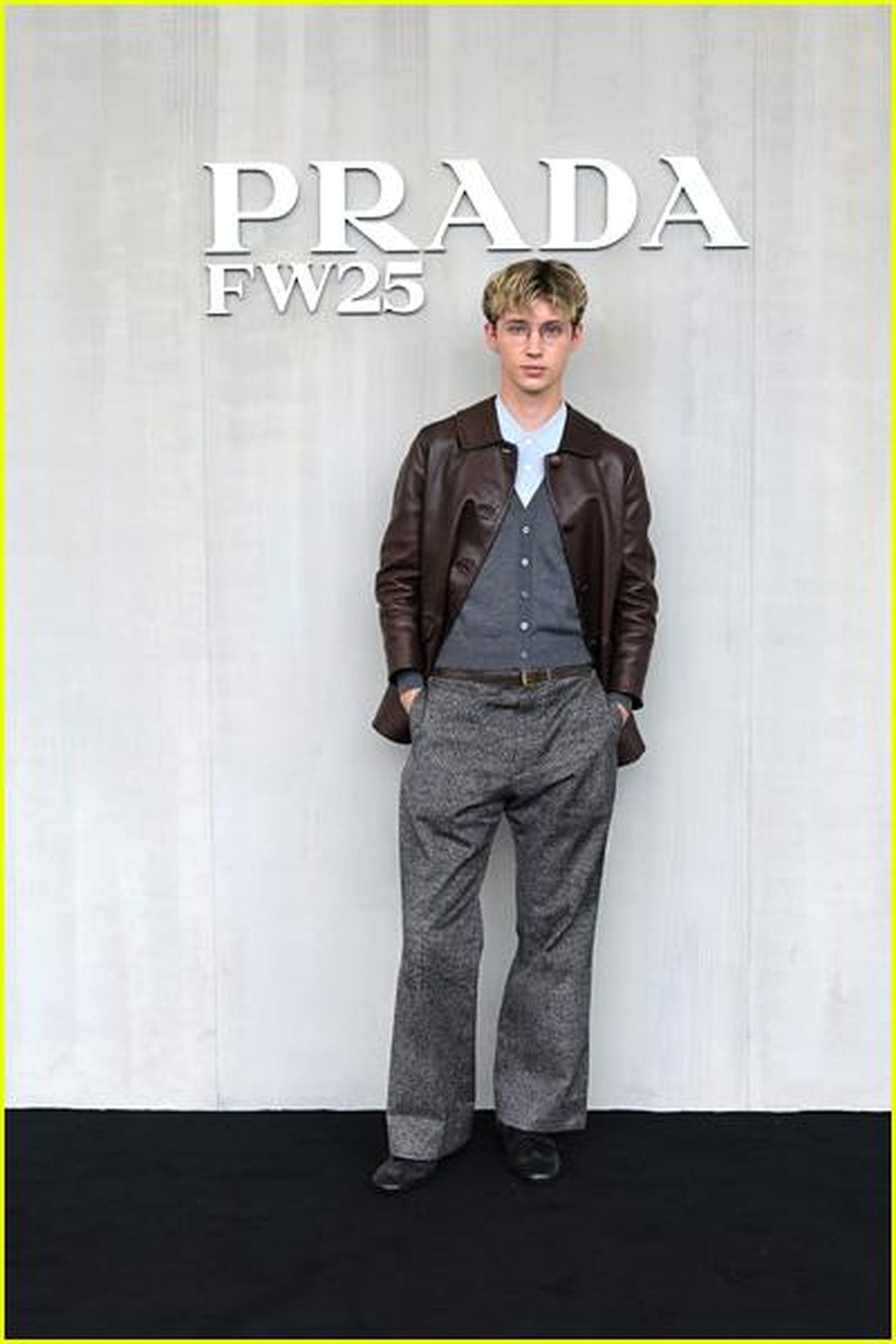 Un_incontro_tra_stelle_Marvel_a_Milano_PLmd2pNolp - Confidenze24 source:justjared - Un incontro tra stelle Marvel a Milano - Troye Sivan alla sfilata Prada