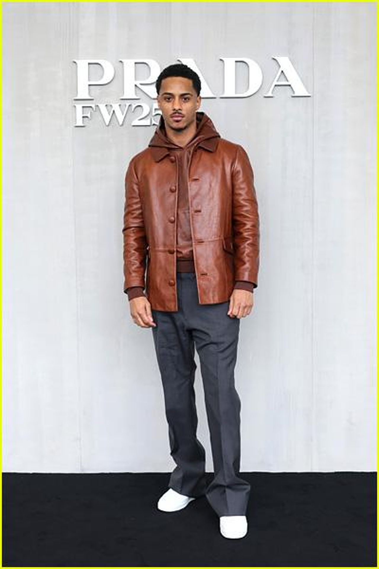 Un_incontro_tra_stelle_Marvel_a_Milano_gTBKu74s0E - Confidenze24 source:justjared - Un incontro tra stelle Marvel a Milano - Keith Powers alla sfilata Prada