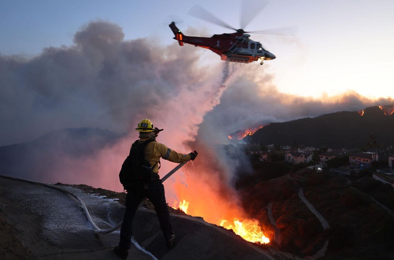 Un_milione_di_dollari_per_i_lavoratori_musicali_DFGiOd8sZ8 - Confidenze24 source:billboard - Un milione di dollari per i lavoratori musicali - Incendio a Palisades
