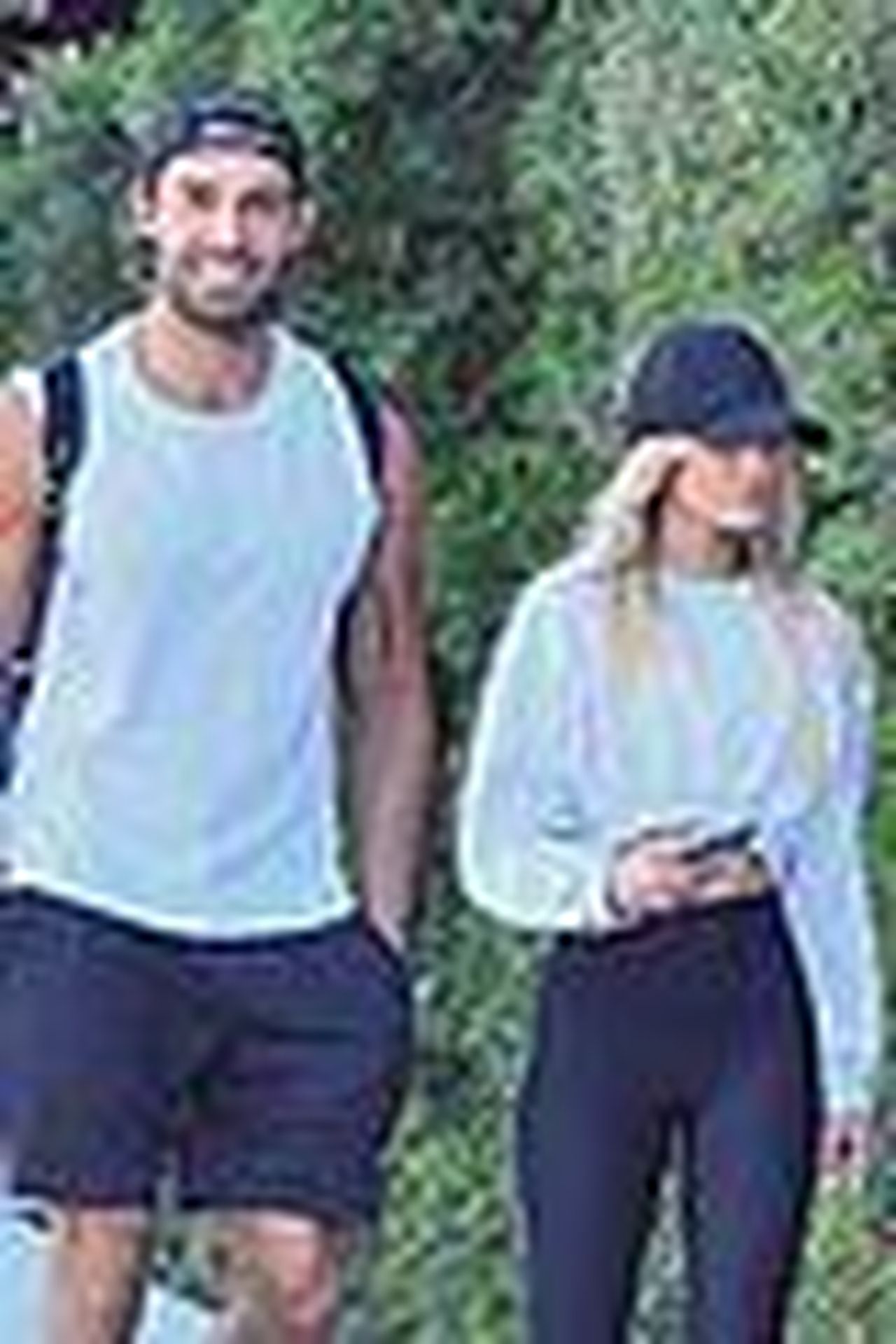 source:justjared - Un pomeriggio di sport e amore - Sam Asghari e Brooke Irvine in un momento affettuoso
