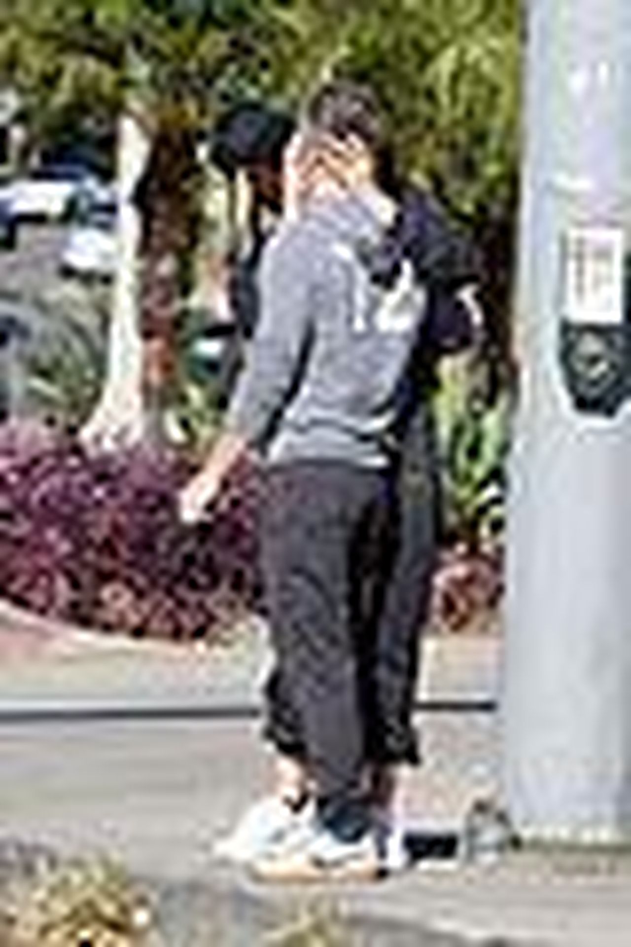 source:justjared - Un pomeriggio romantico al mercato - Kelly Rizzo e Breckin Meyer al mercato degli agricoltori 05