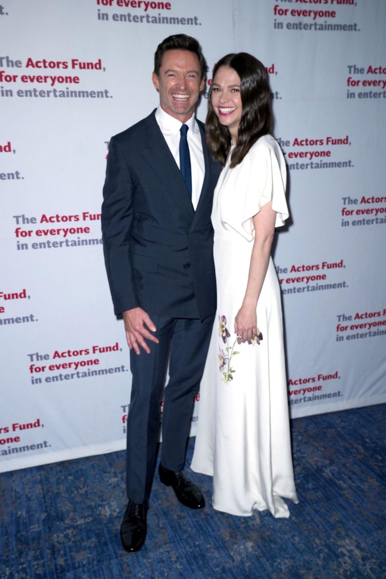 Un_tour_romantico_a_Los_Angeles_Ozsh1B7jkU - Confidenze24 source:celebitchy - Un tour romantico a Los Angeles - Hugh Jackman e Sutton Foster sorridenti