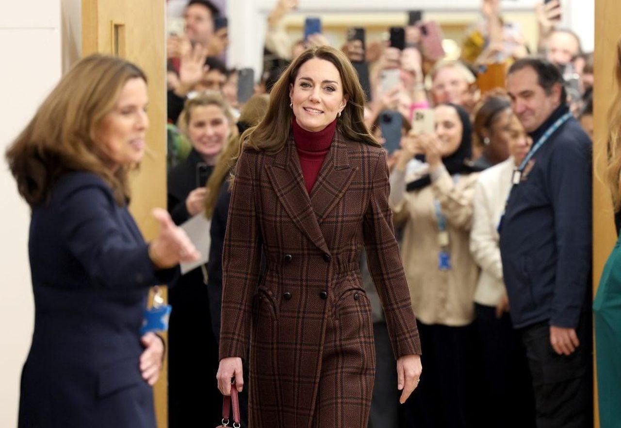 Una_Giornata_di_Celebrazione_hYz6UhOEan - Confidenze24 source:thehollywoodgossip - Una Giornata di Celebrazione - Catherine, Principessa di Galles durante una visita al Royal Marsden Hospital il 14 gennaio 2025 a Londra.