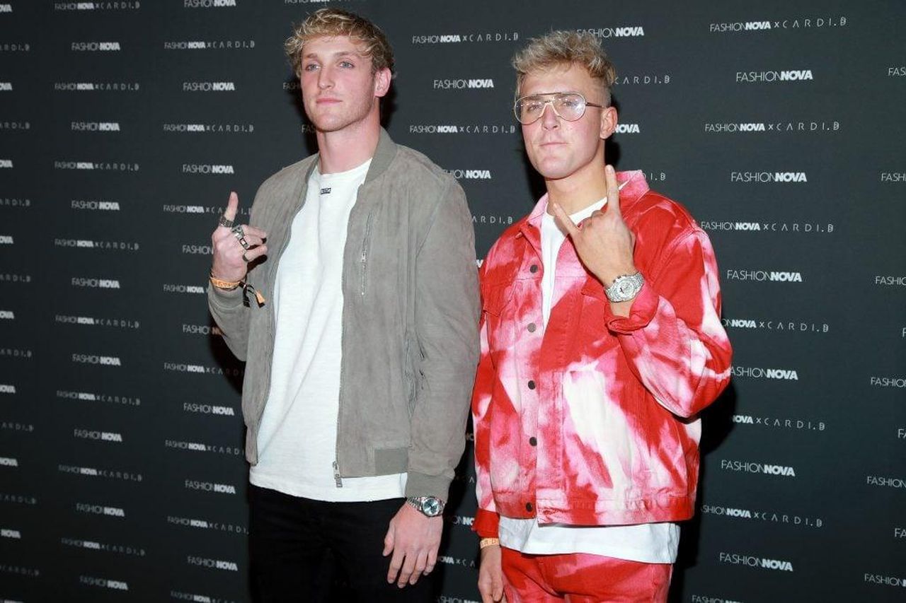 Una_Rivalit_Fraterna_Molto_Ricca_DNVnD4GTZp - Confidenze24 source:thehollywoodgossip - Una Rivalità Fraterna Molto Ricca - Logan e Jake Paul a un evento