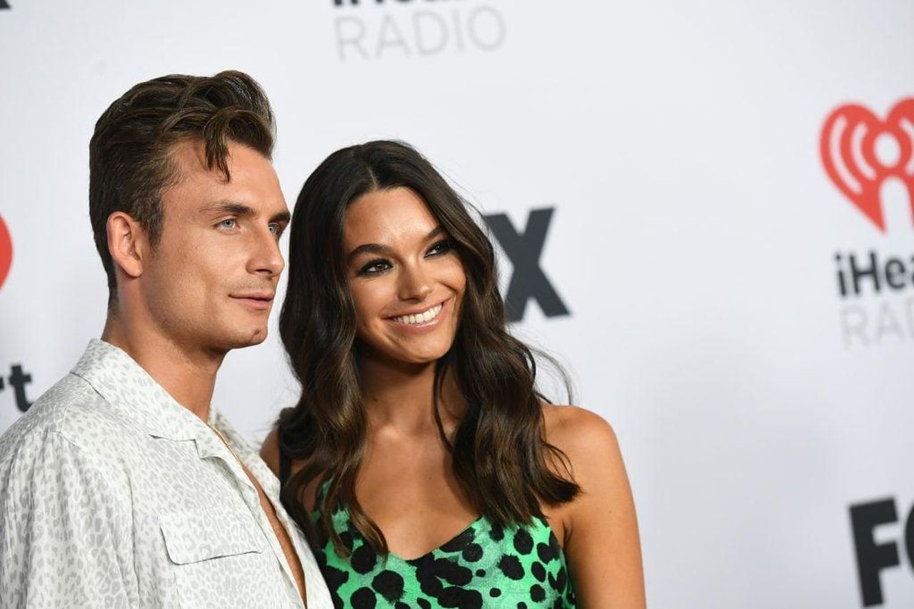 Una_Storia_di_Rabbia_ylJTxYwB6z - Confidenze24 source:thehollywoodgossip - Una Storia di Rabbia - James Kennedy e Ally Lewber agli iHeartRadio Music Awards nel 2022.