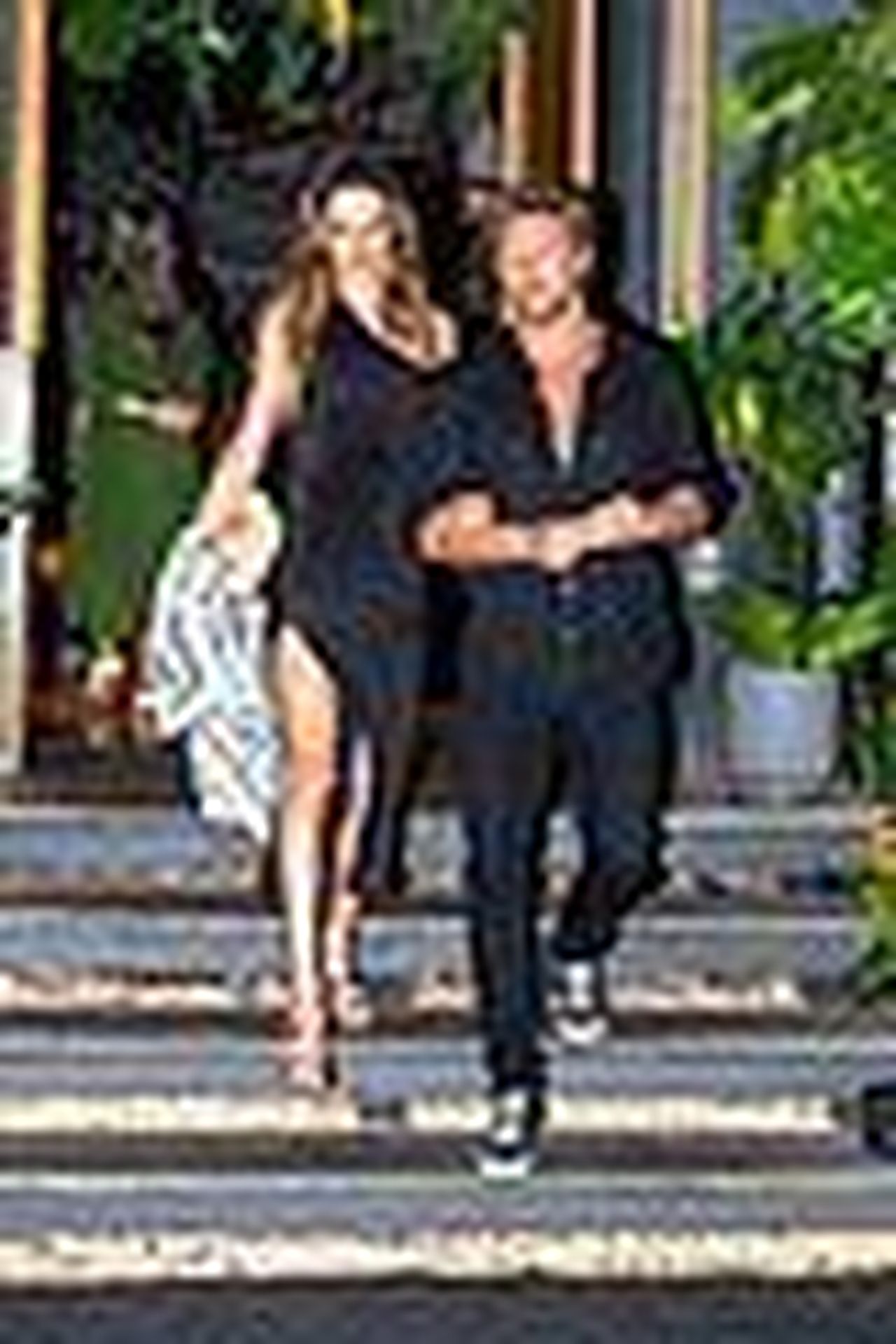 source:justjared - Una cena romantica al ristorante Spicy Fish - Alessandra Ambrosio e Buck Palmer indossano nero durante la serata a Rio 03