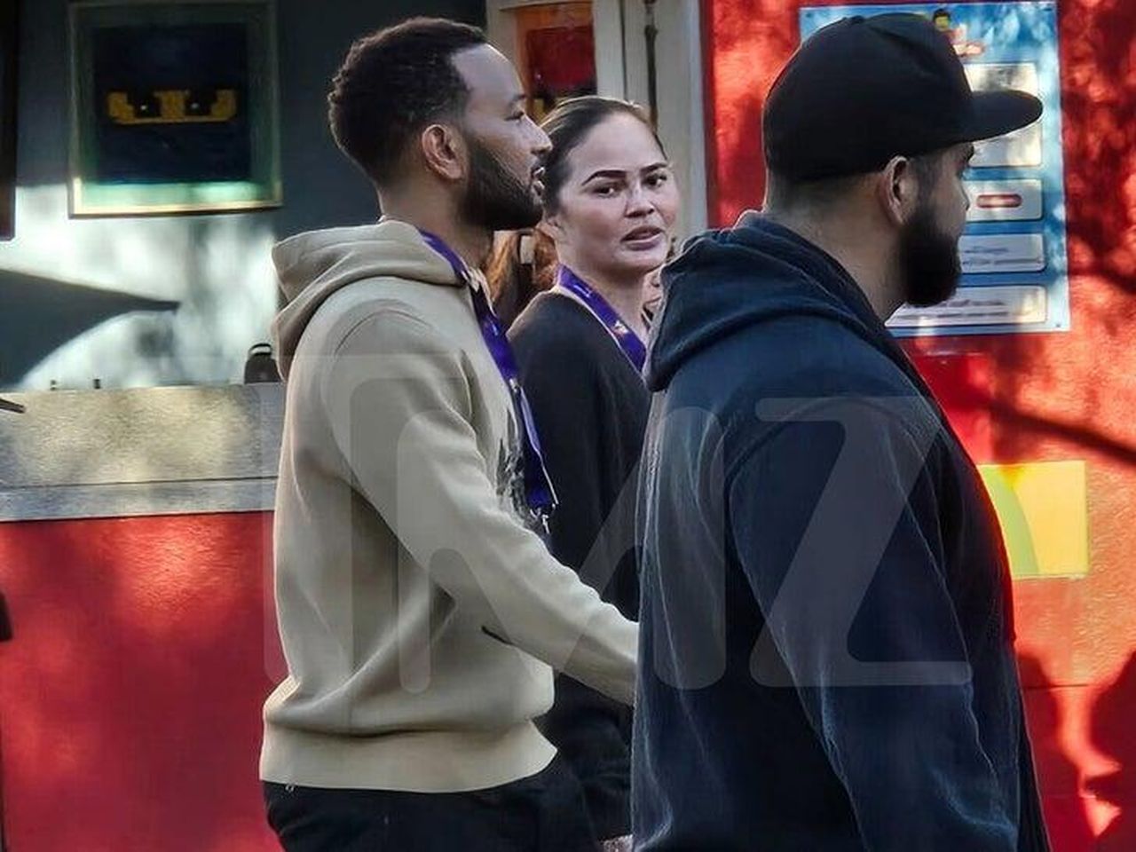Una_giornata_a_Legoland_J9Kku1w2Xl - Confidenze24 source:allcelebrities - Una giornata a Legoland - Chrissy Teigen e John Legend con i loro bambini a Legoland