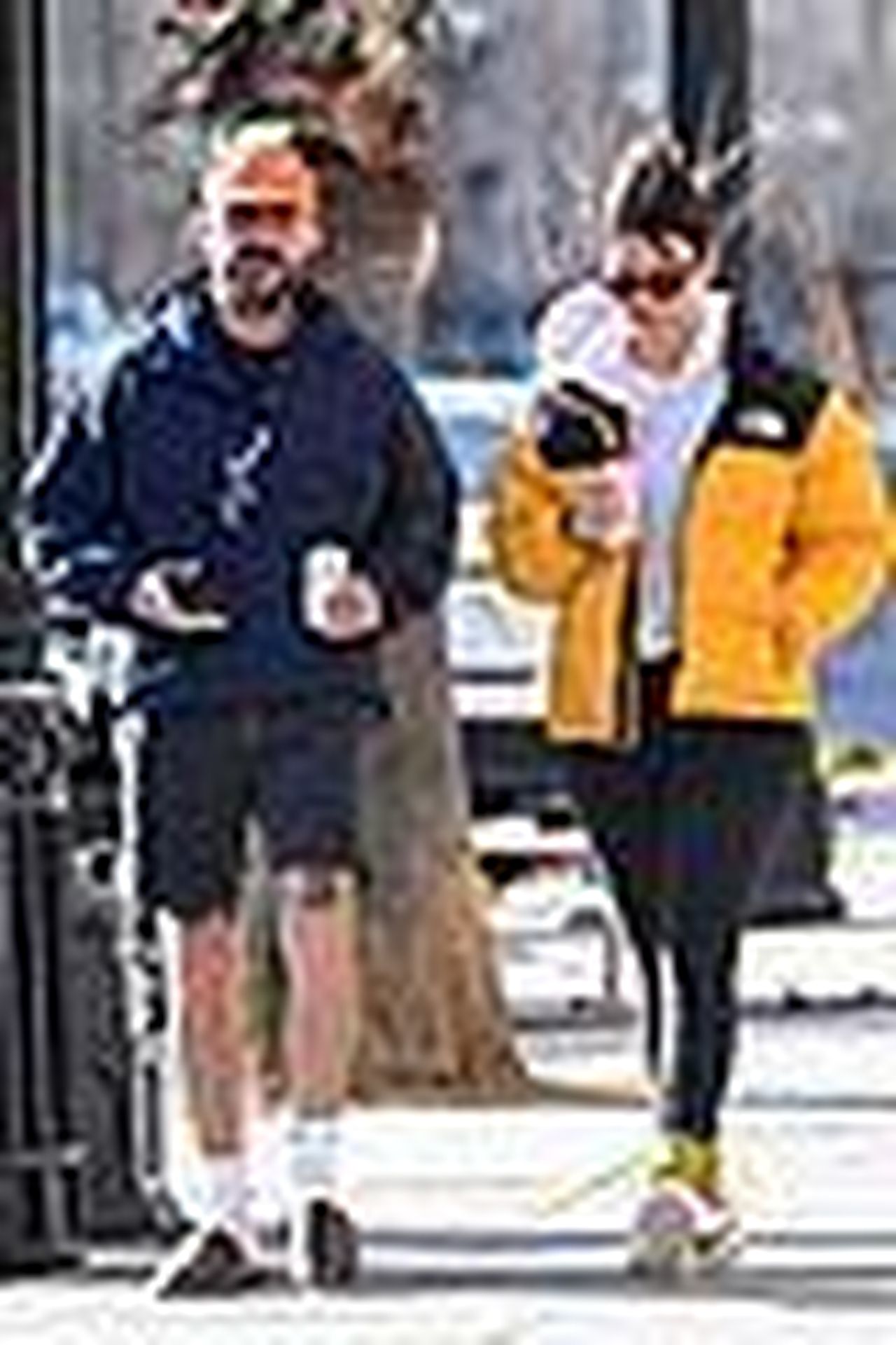 Una_rara_uscita_per_la_coppia_419D2EIfD0 - Confidenze24 source:justjared - Una rara uscita per la coppia - Shia Labeouf e Mia Goth mentre fanno commissioni insieme
