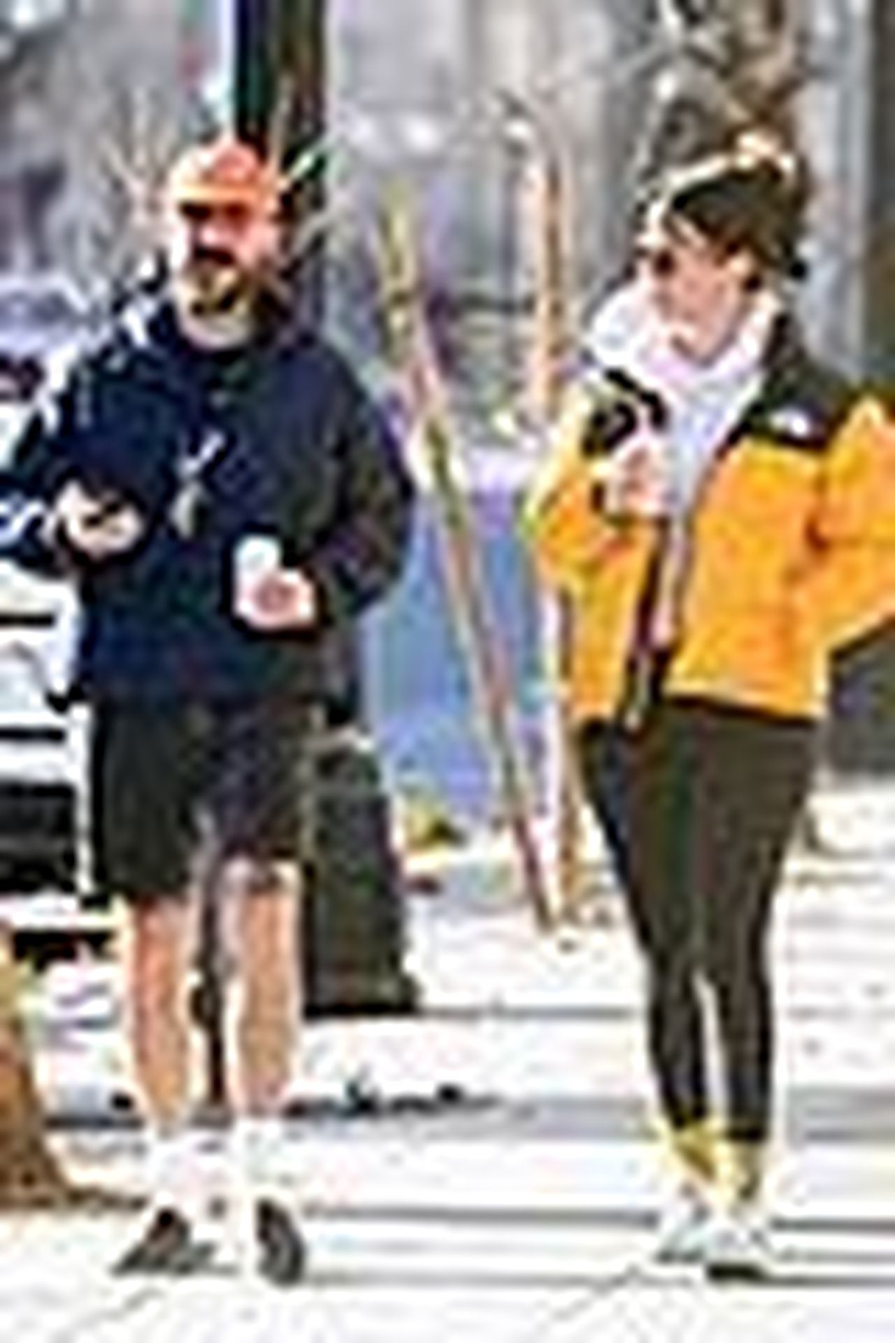 Una_rara_uscita_per_la_coppia_xgednlBF9t - Confidenze24 source:justjared - Una rara uscita per la coppia - Shia Labeouf e Mia Goth mentre si godono una giornata insieme