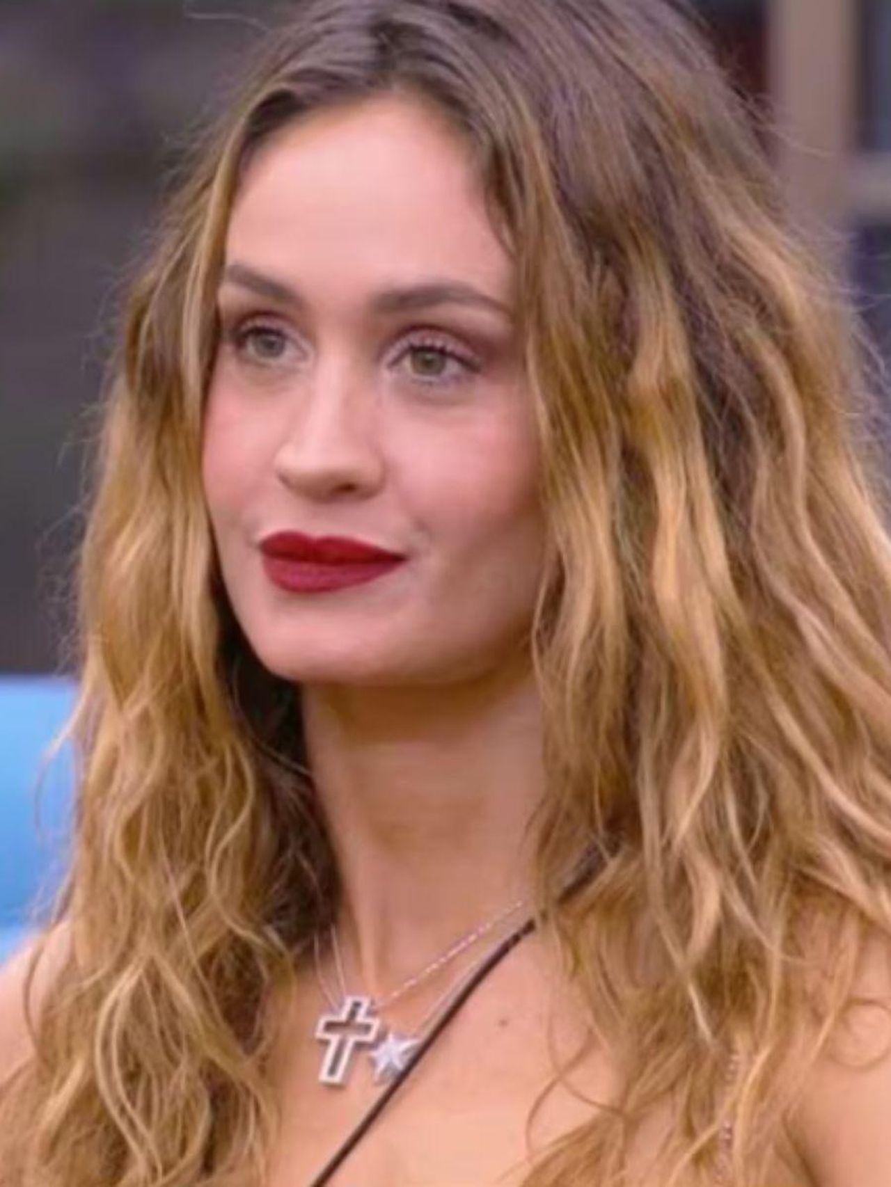 Una_sorpresa_per_Helena_nella_prossima_puntata_0gfudELuHk - Confidenze24 source:tvzap - Una sorpresa per Helena nella prossima puntata - Helena in un momento di riflessione