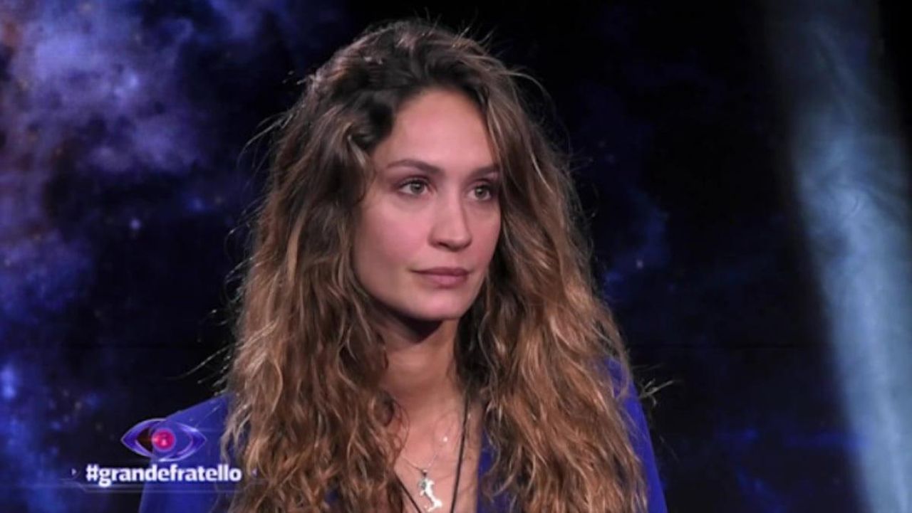 Una_sorpresa_per_Helena_nella_prossima_puntata_OcqxE8i5dg - Confidenze24 source:tvzap - Una sorpresa per Helena nella prossima puntata - Helena sorpresa al Grande Fratello