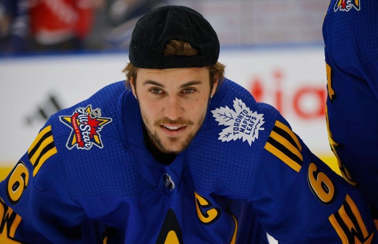 Una_trappola_di_desiderio_di_Justin_Bieber_Nel_2025_fMZeqrNcoC - Confidenze24 source:thehollywoodgossip - Una trappola di desiderio di Justin Bieber? Nel 2025?! - Justin Bieber si allena prima della NHL All-Star Game