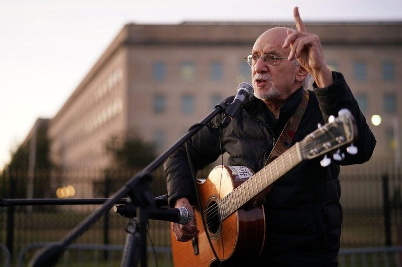 Uneredit_complessa_w7vAU39Fv0 - Confidenze24 source:thehollywoodgossip - Un'eredità complessa - Peter Yarrow, membro fondatore del leggendario gruppo folk Peter, Paul and Mary.