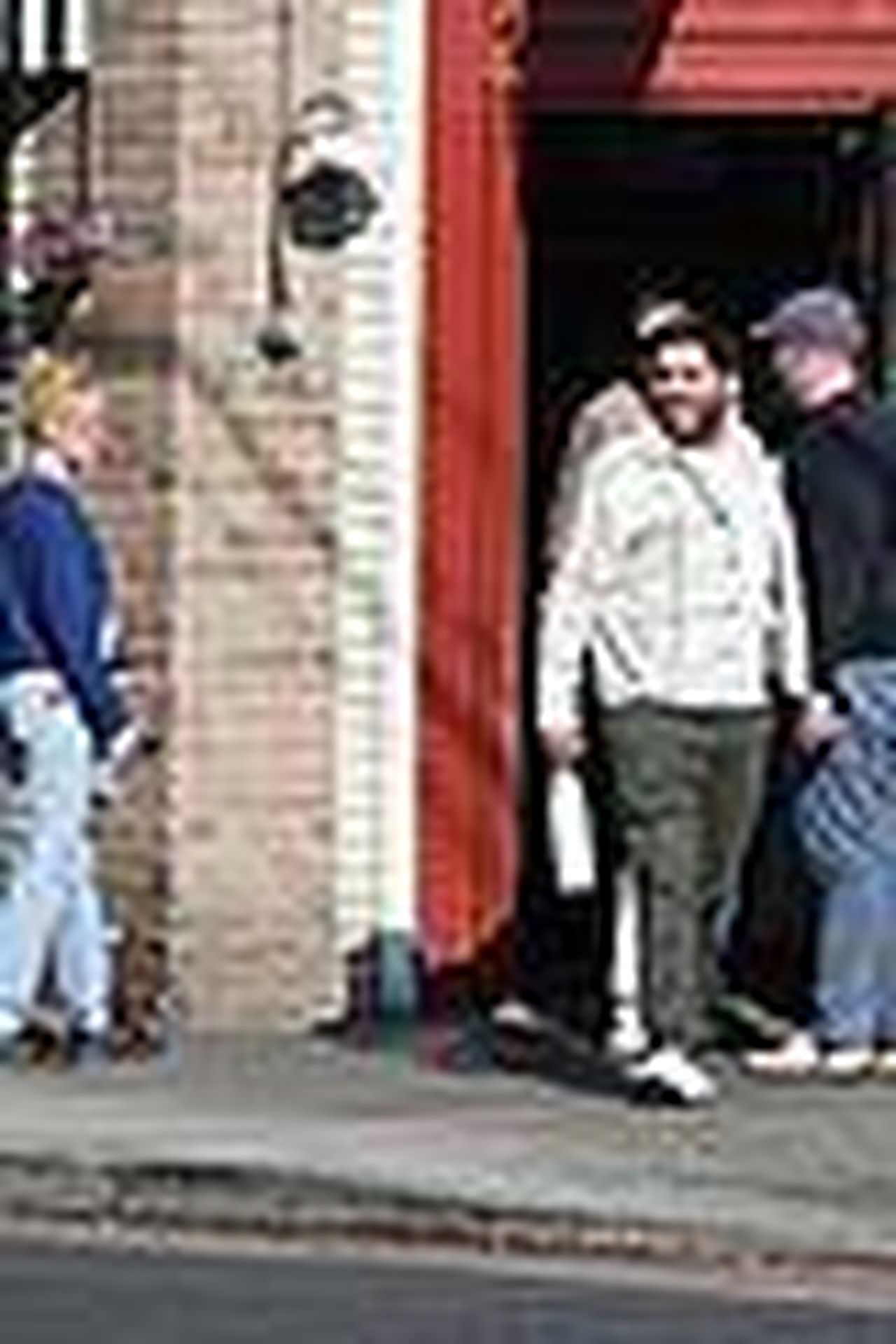 Unuscita_casual_con_Dylan_Meyer_NM9uJ7Gvov - Confidenze24 source:justjared - Un'uscita casual con Dylan Meyer - Kristen e Dylan durante un'uscita