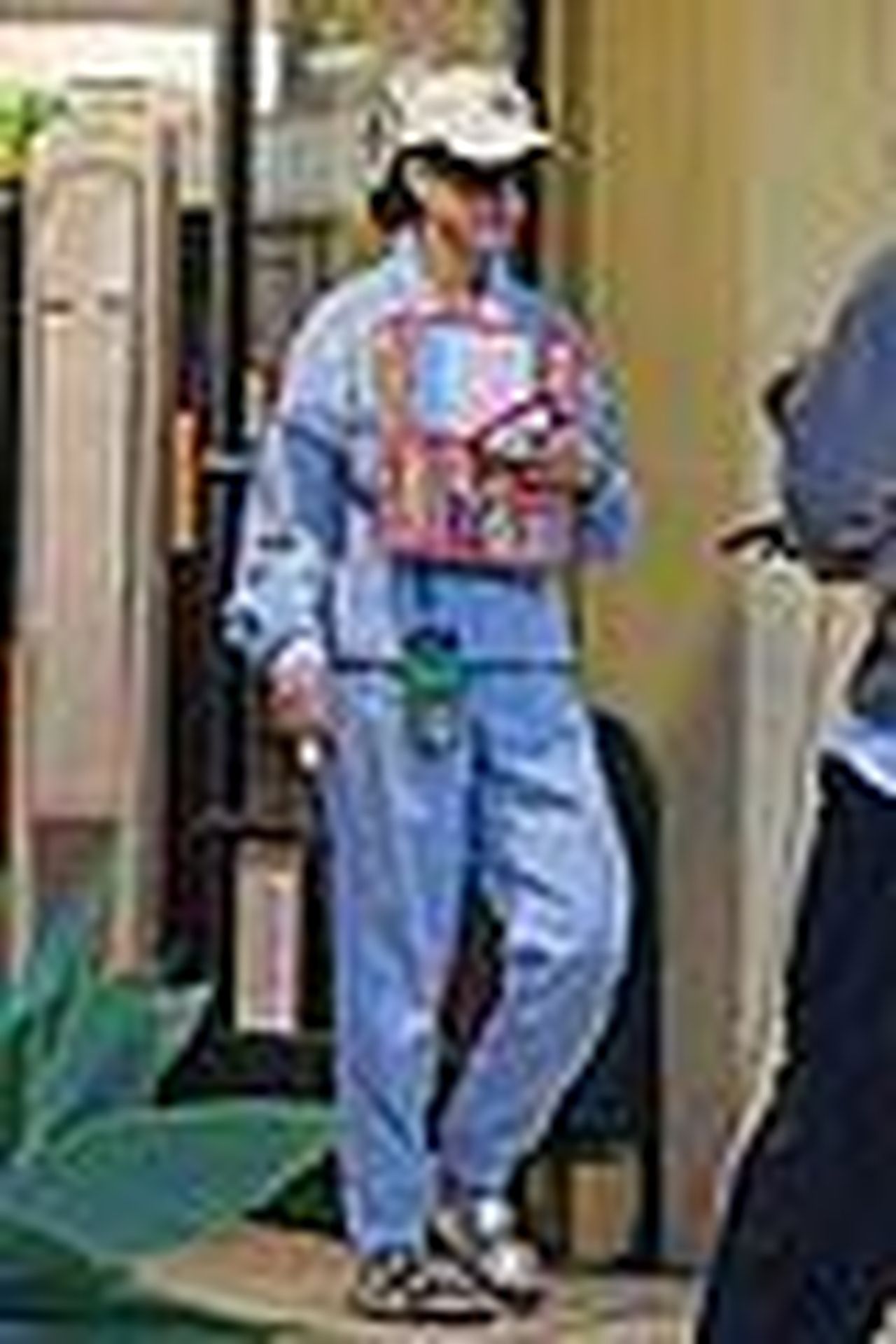 source:justjared - Un'uscita casuale tra le fiamme - Orlando Bloom e Katy Perry con il loro cane a Santa Barbara 06