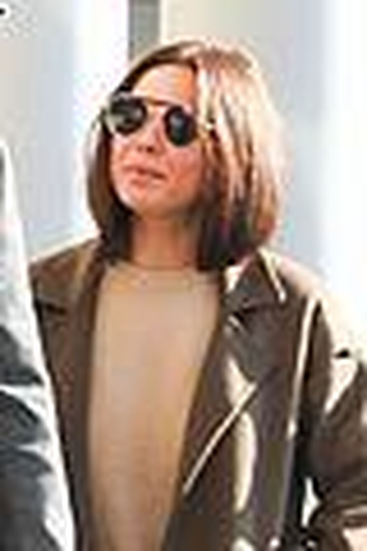Unuscita_divertente_per_la_coppia_1qMQsaPtB2 - Confidenze24 source:justjared - Un'uscita divertente per la coppia - Ashton Kutcher e Mila Kunis al centro benessere 02