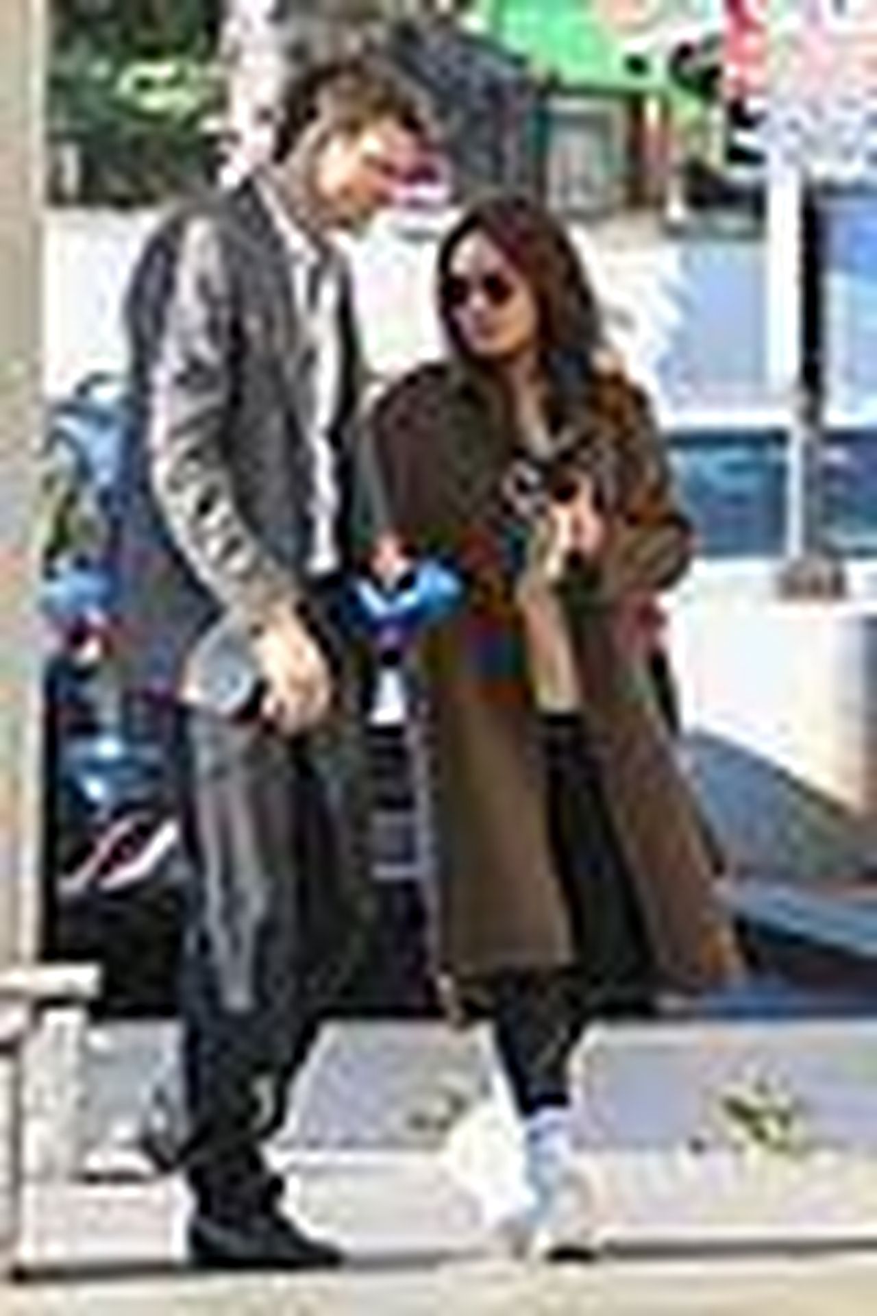 Unuscita_divertente_per_la_coppia_deOUKDbnej - Confidenze24 source:justjared - Un'uscita divertente per la coppia - Ashton Kutcher e Mila Kunis al centro benessere 01