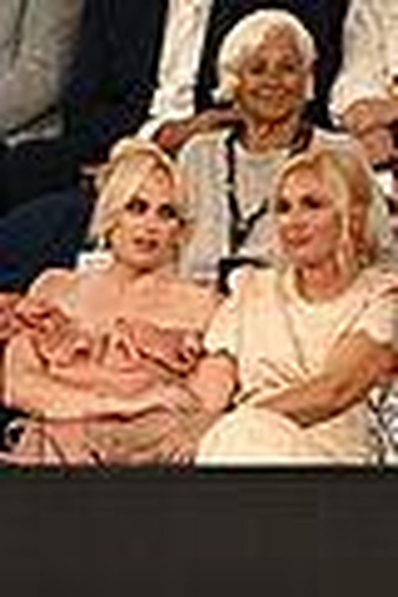 Unuscita_romantica_allAustralian_Open_I2jfVfCF4W - Confidenze24 source:justjared - Un'uscita romantica all'Australian Open - Rebel Wilson e Ramona Agruma all'Australian Open