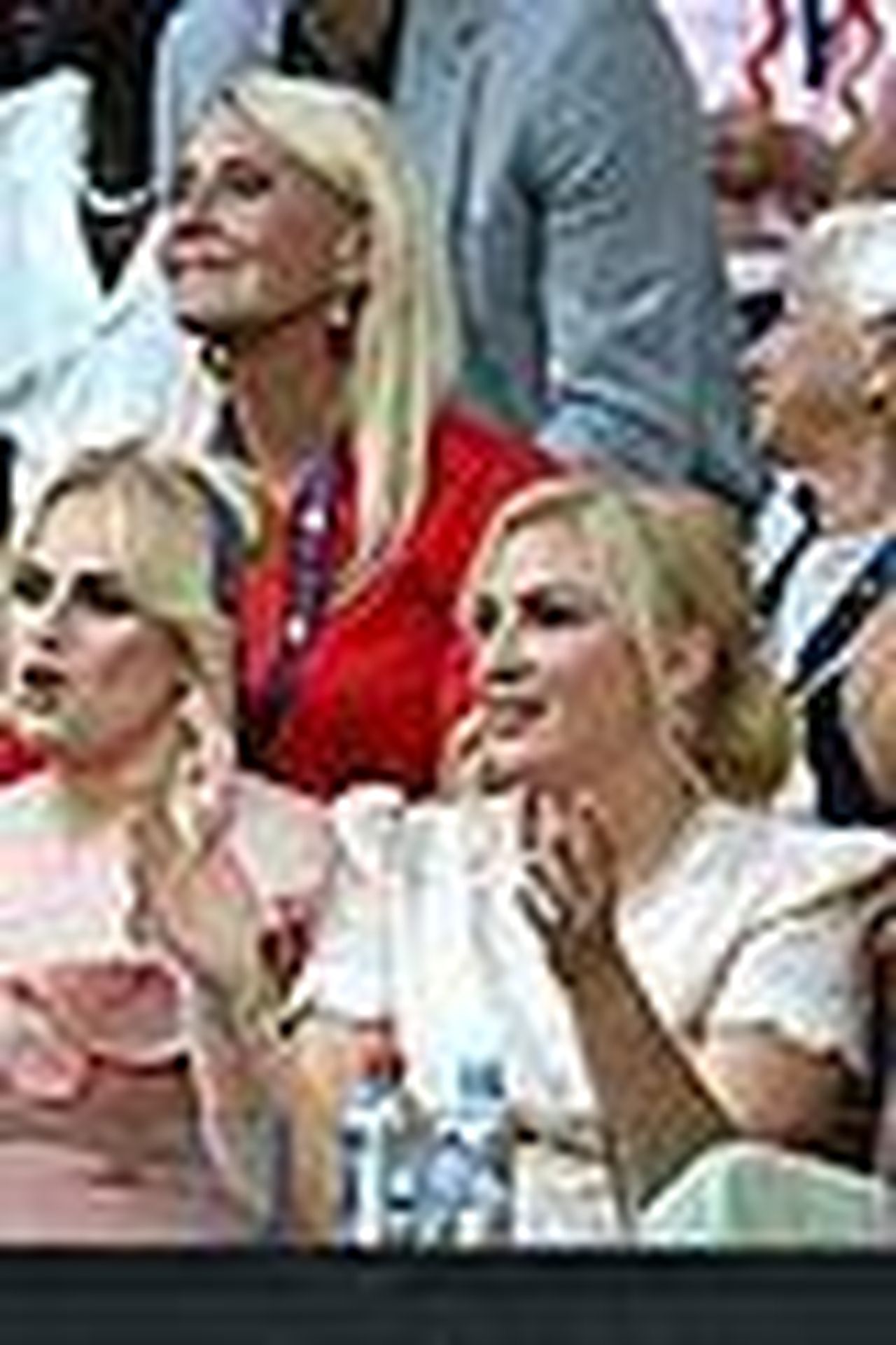 Unuscita_romantica_allAustralian_Open_PASvwQExLA - Confidenze24 source:justjared - Un'uscita romantica all'Australian Open - Rebel Wilson e Ramona Agruma all'Australian Open