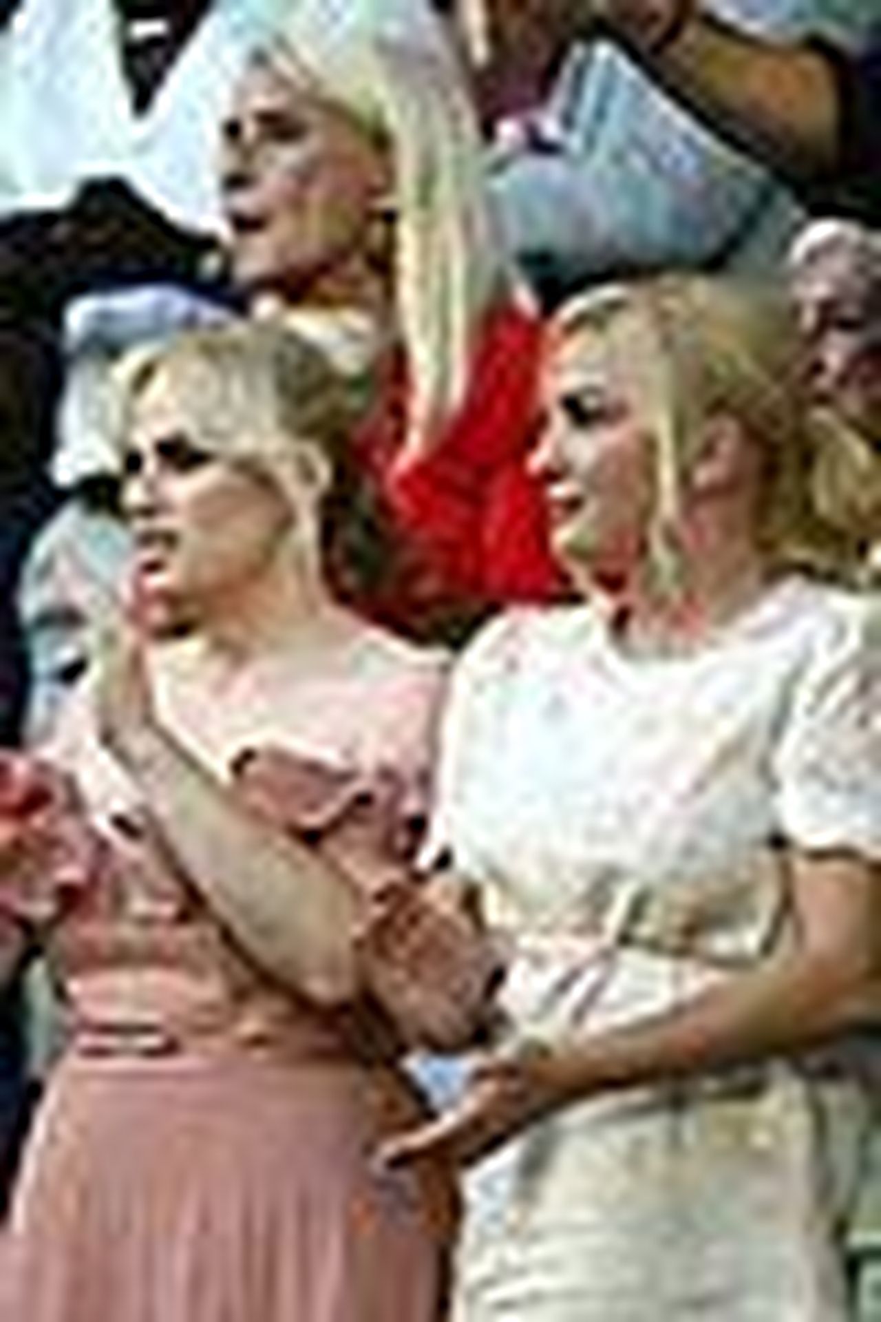 Unuscita_romantica_allAustralian_Open_pJt5KOl0I2 - Confidenze24 source:justjared - Un'uscita romantica all'Australian Open - Rebel Wilson e Ramona Agruma all'Australian Open