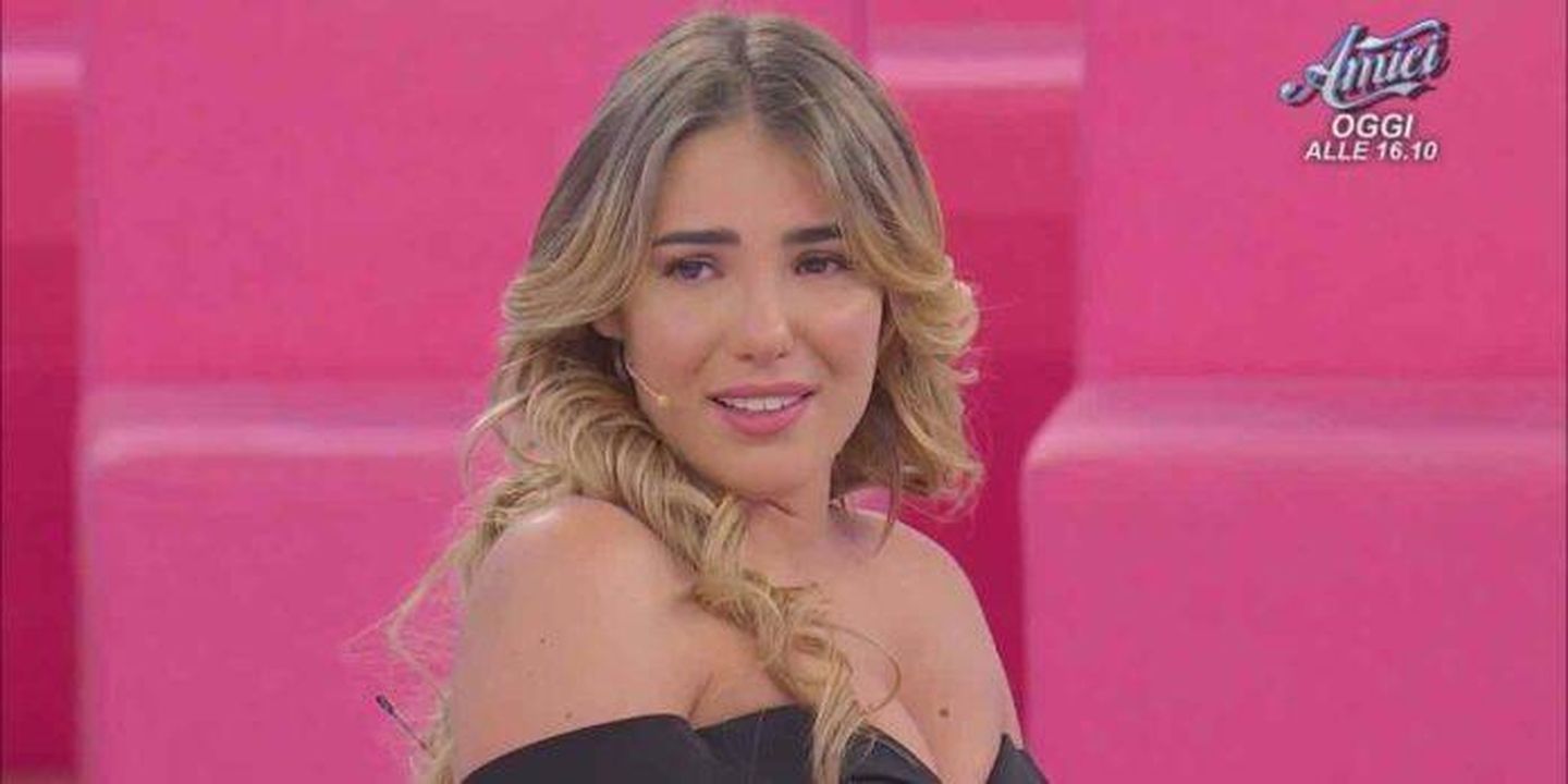 Uomini_e_donne_il_ritorno_della_tronista_Martina_De_Iannon_sui_social_X9Et5r7kLl - Confidenze24 Uomini e donne, il ritorno della tronista Martina De Iannon sui social - Martina a Uomini e Donne