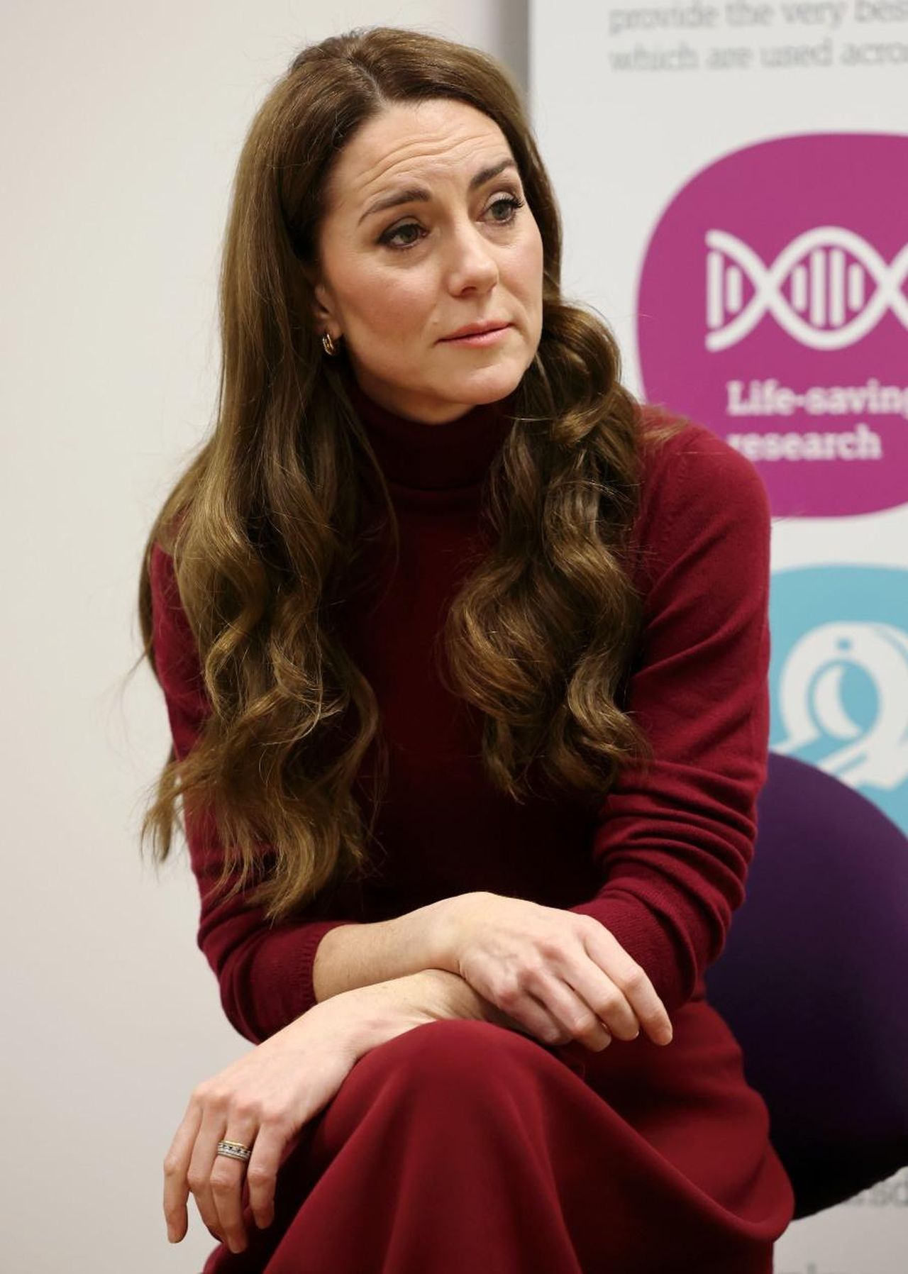 Visita_al_Royal_Marsden_Hospital_NKhE3LI5Gl - Confidenze24 source:celebitchy - Visita al Royal Marsden Hospital - La Principessa del Galles parla con un paziente