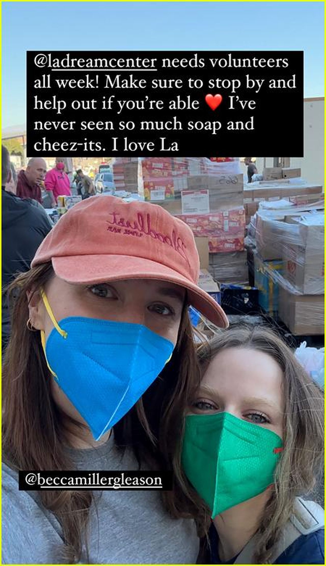 Volontariato_al_LA_Dream_Center_WHHvjPKbYu - Confidenze24 source:justjared - Volontariato al LA Dream Center - Joey King dona