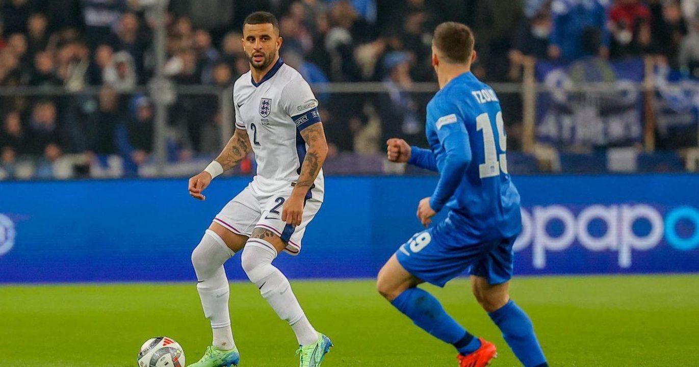 Walker_via_da_Manchester_ci_sono_Inter_e_Milan_6Y9zJ2mufe - Confidenze24 source:Blasting News - Walker via da Manchester: ci sono Inter e Milan - Walker mentre gioca